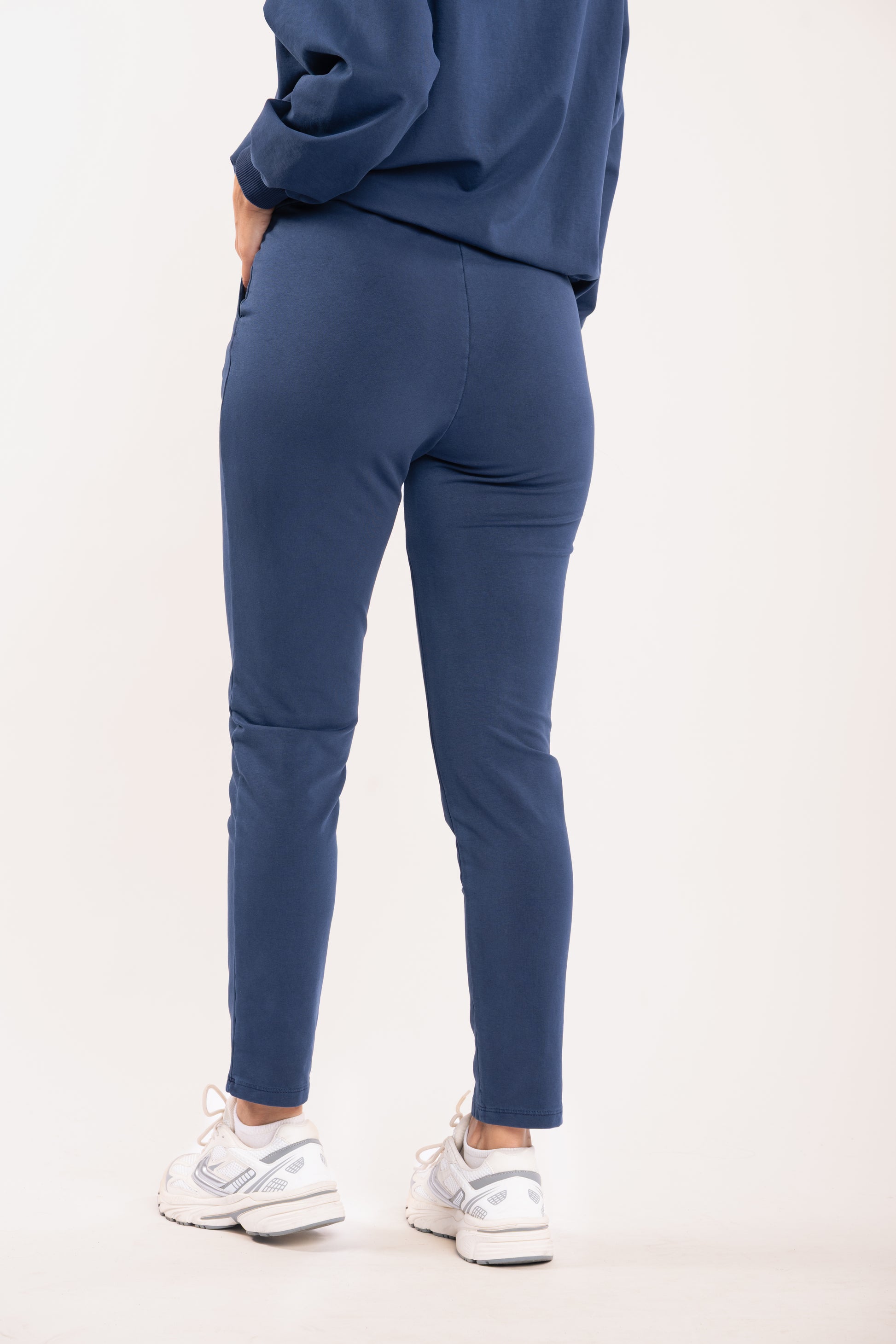 Pantalon jogging femme marine de dos