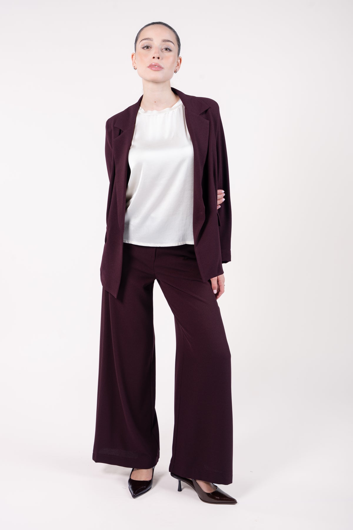 Blaser ample doublure PL bordeaux avec top mini manches stretch naturel et le pantalon maxi évasé bordeaux