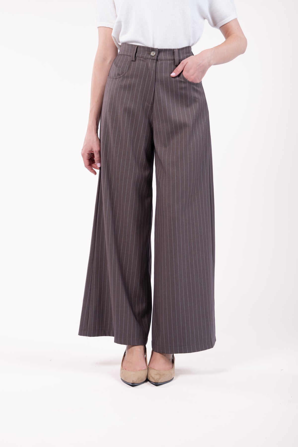 Pull court coll rond manches courtes naturel et pantalon maxi évasé rayé cappuccino 