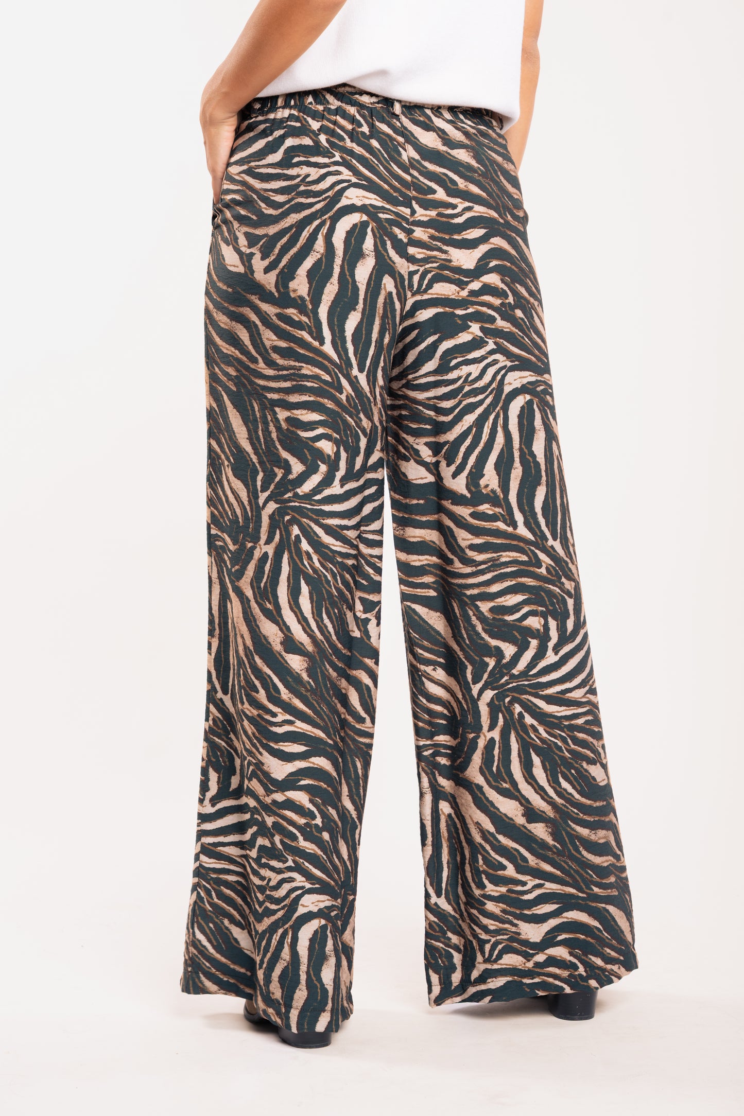 Pantalon zèbre vert de dos