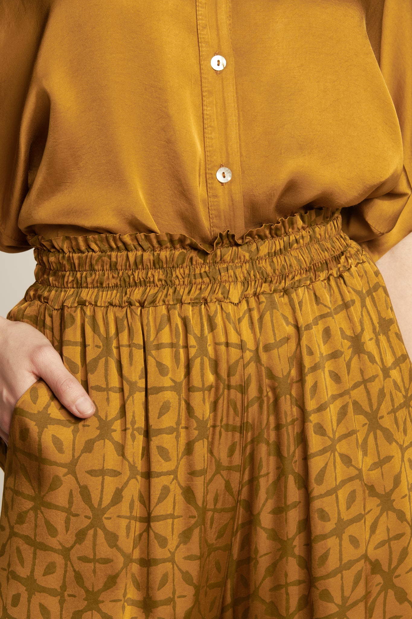 WIDE SILKY ETHNIC TROUSERS (F5017P05Q) - AMBER 76V