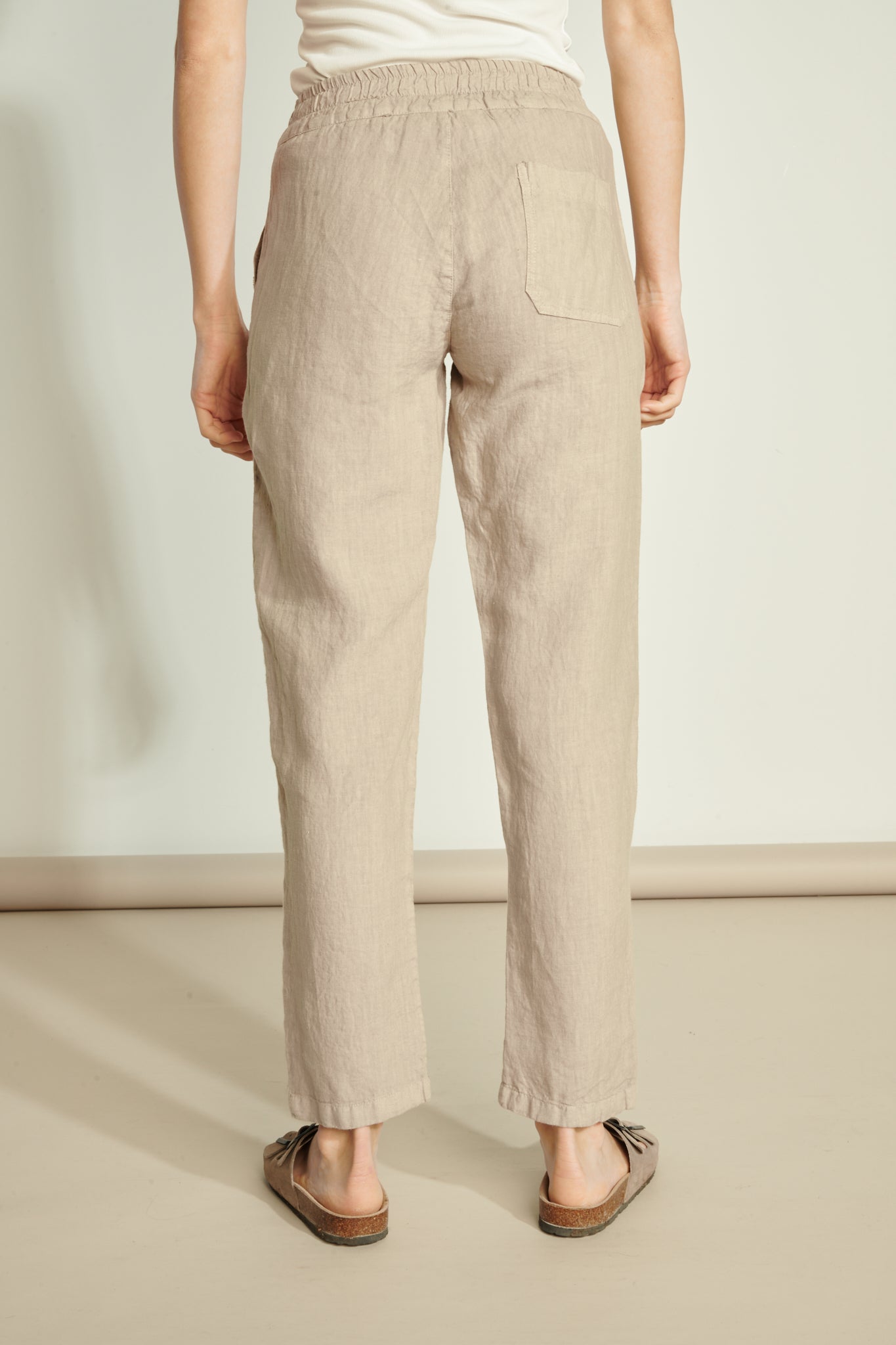 ELASTIC LINEN PLATE POCKET TROUSERS - SAND