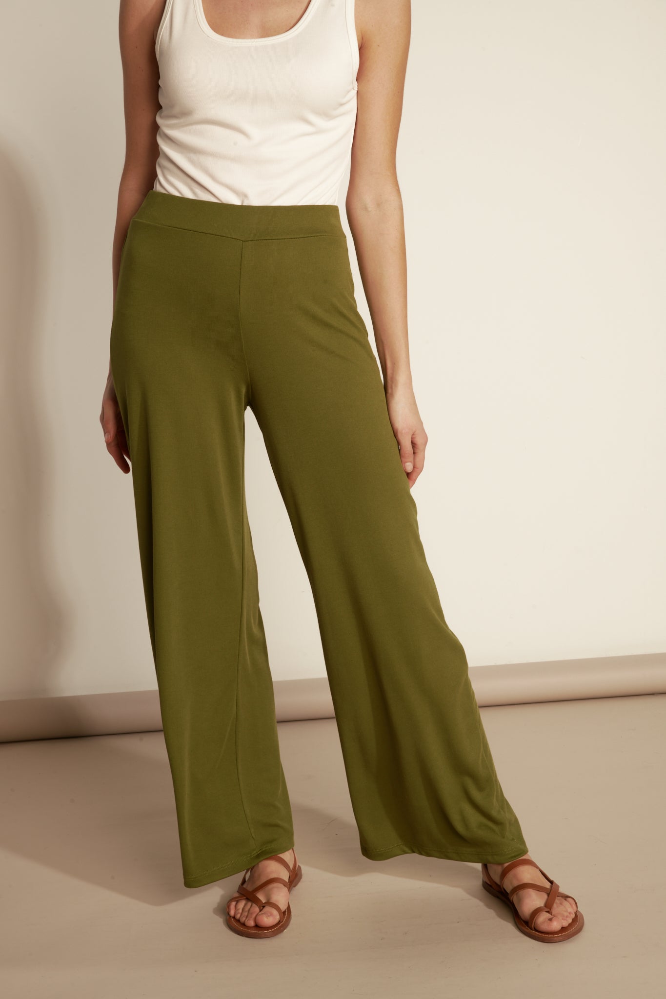FINE FLARE TROUSERS WITH MODAL SIDE - OLIVE