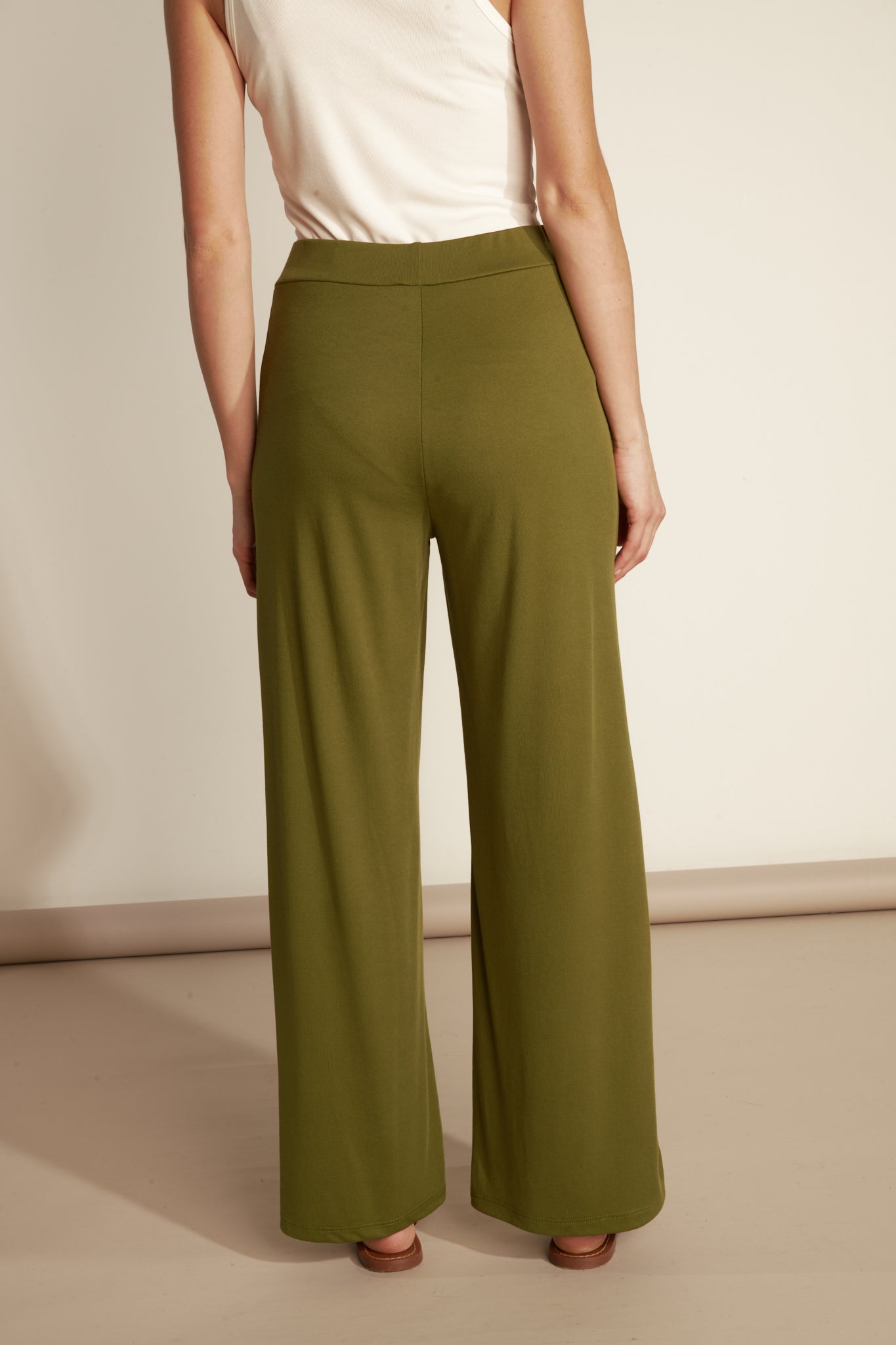 FINE FLARE TROUSERS WITH MODAL SIDE - OLIVE