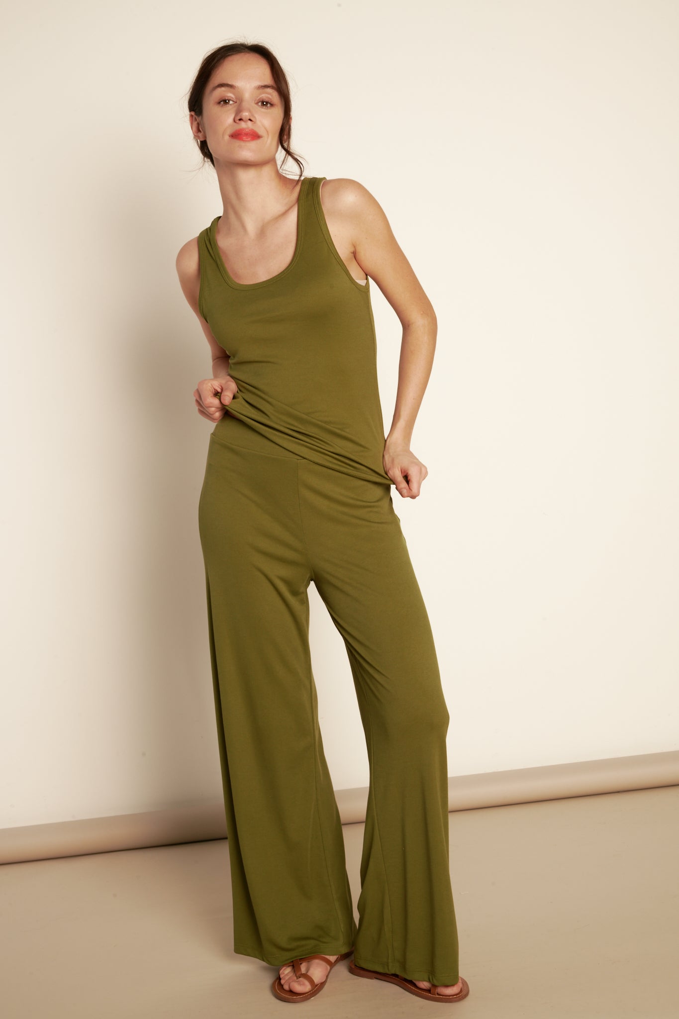 FINE FLARE TROUSERS WITH MODAL SIDE - OLIVE