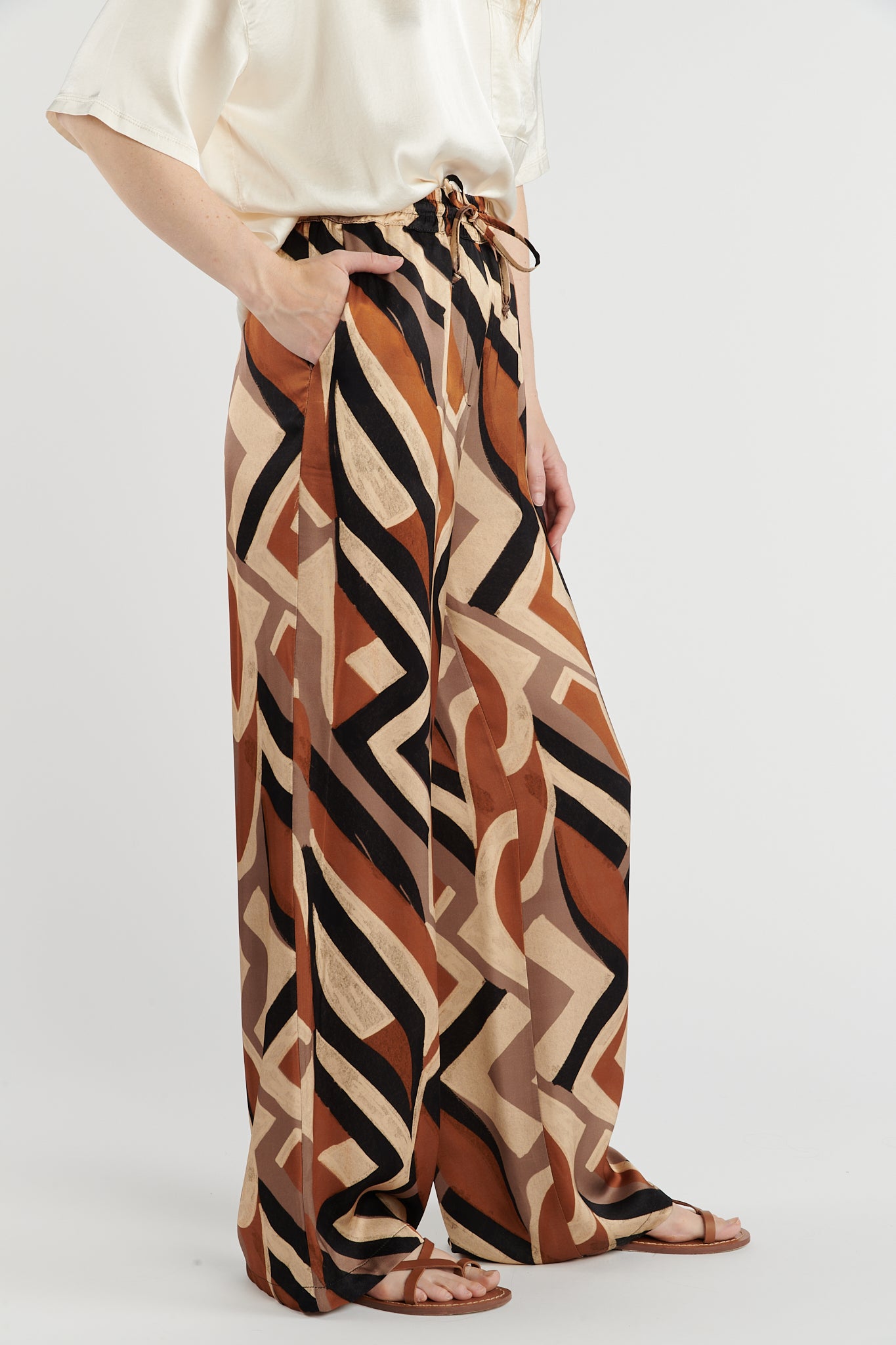 PANTALON BRIGIDA IMPRIMÉ GEO TABAC NOIR