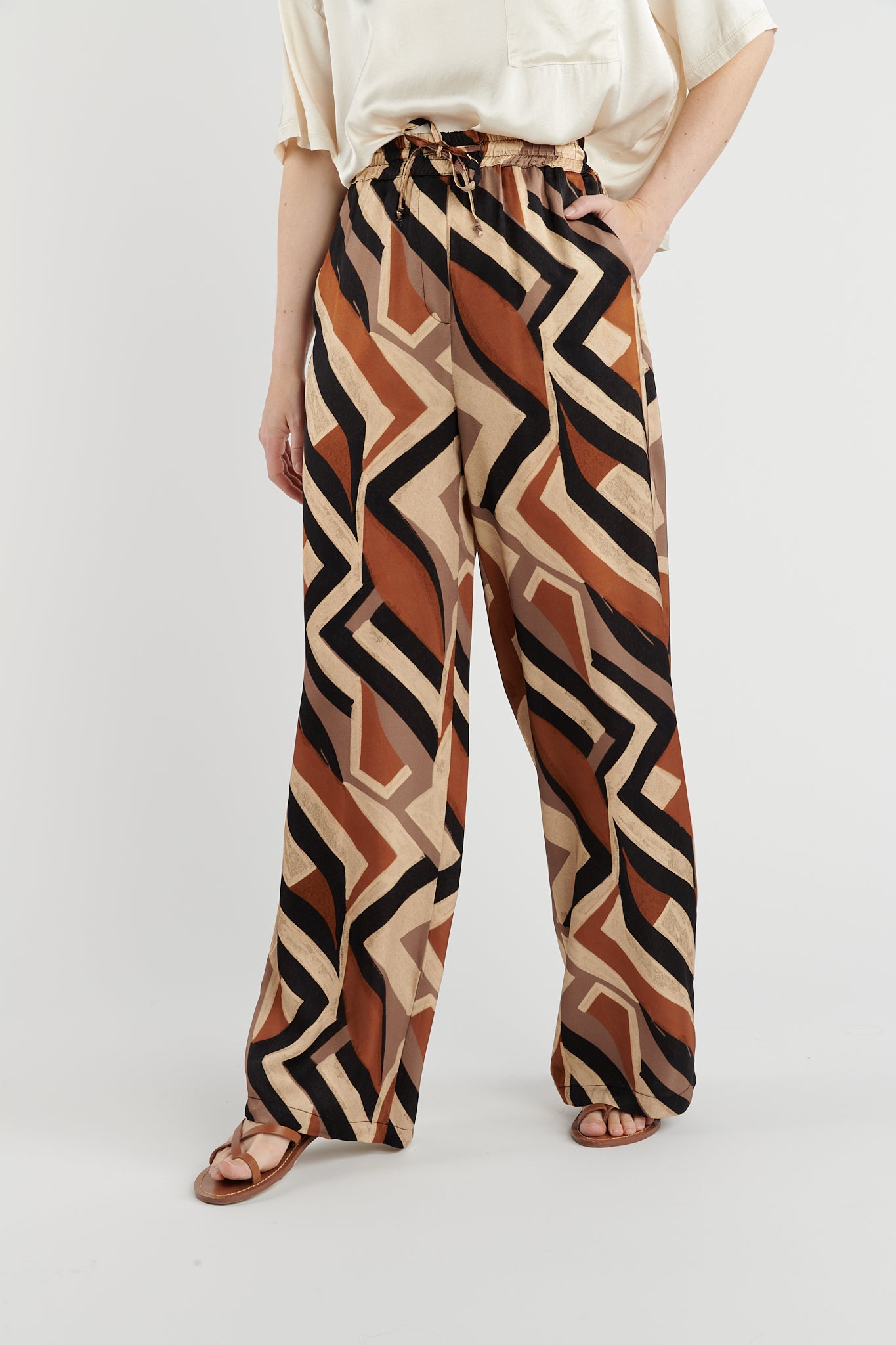 PANTALON BRIGIDA IMPRIMÉ GEO TABAC NOIR