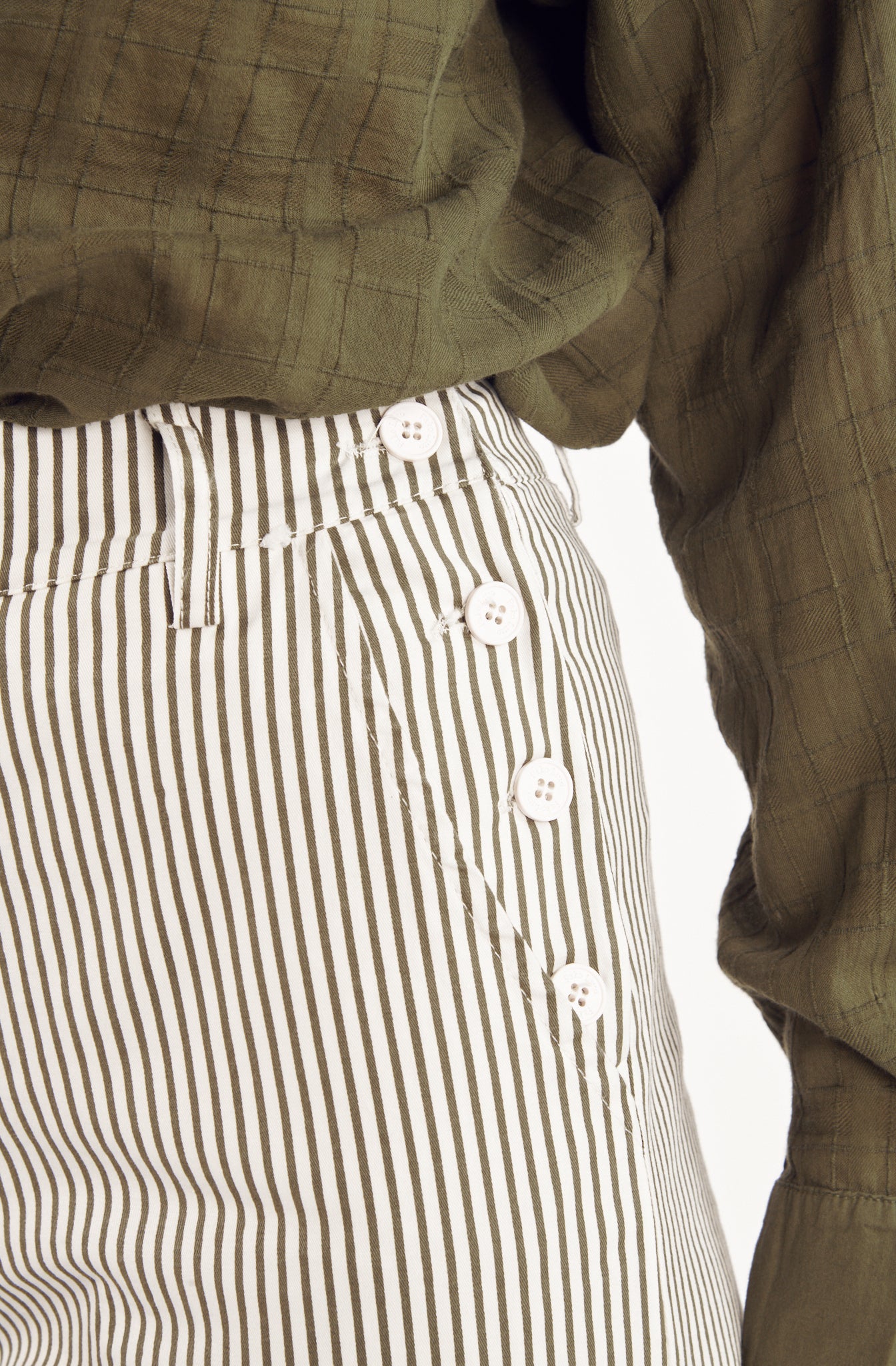 PANTALON ÉVASÉ À RAYURES KAKI CAIN