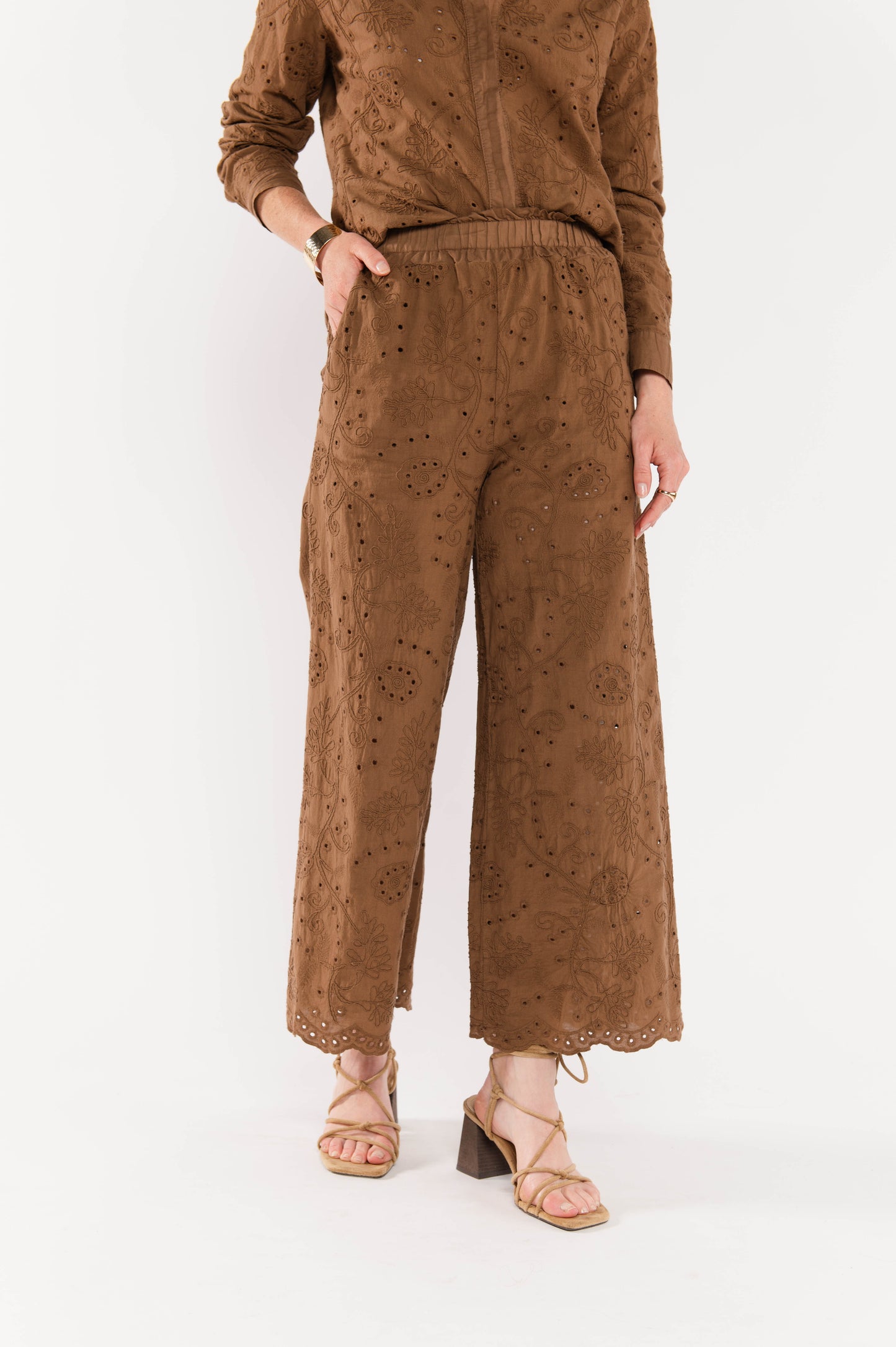 PANTALON BRODÉ 7/8ÈME FLORA MARRON