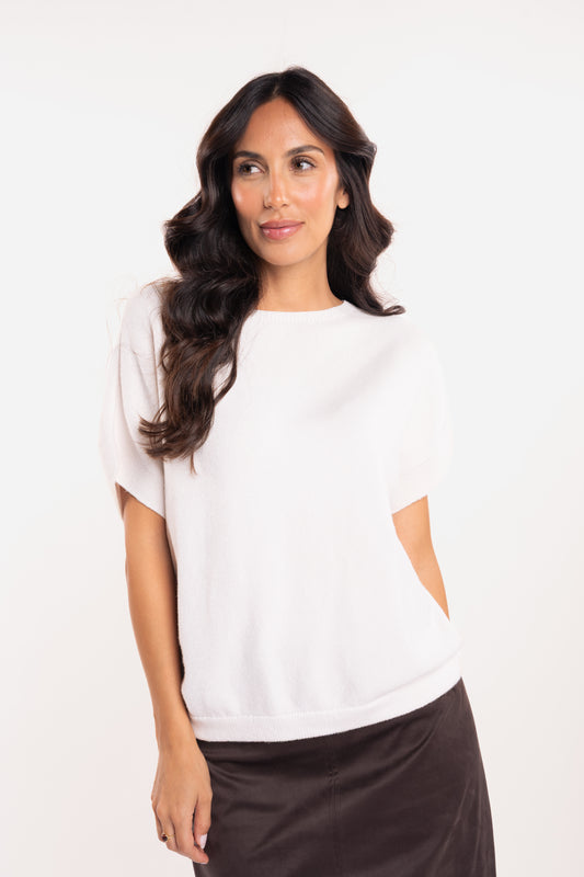 Pull ample femme écru et jupe courte choco 