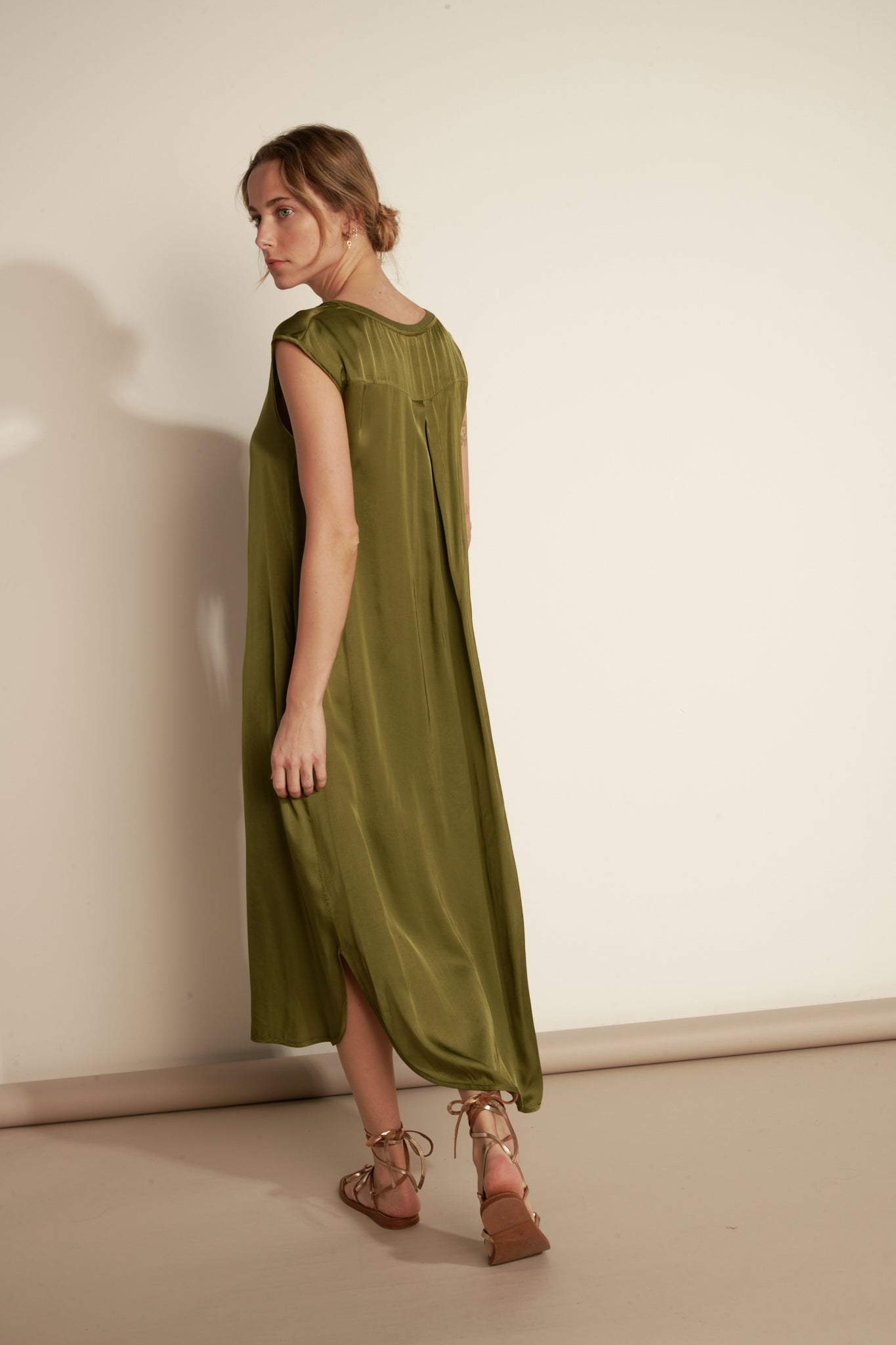 LIQUETTE SILKY MIDI DRESS (FA651A05Q) - KHAKI