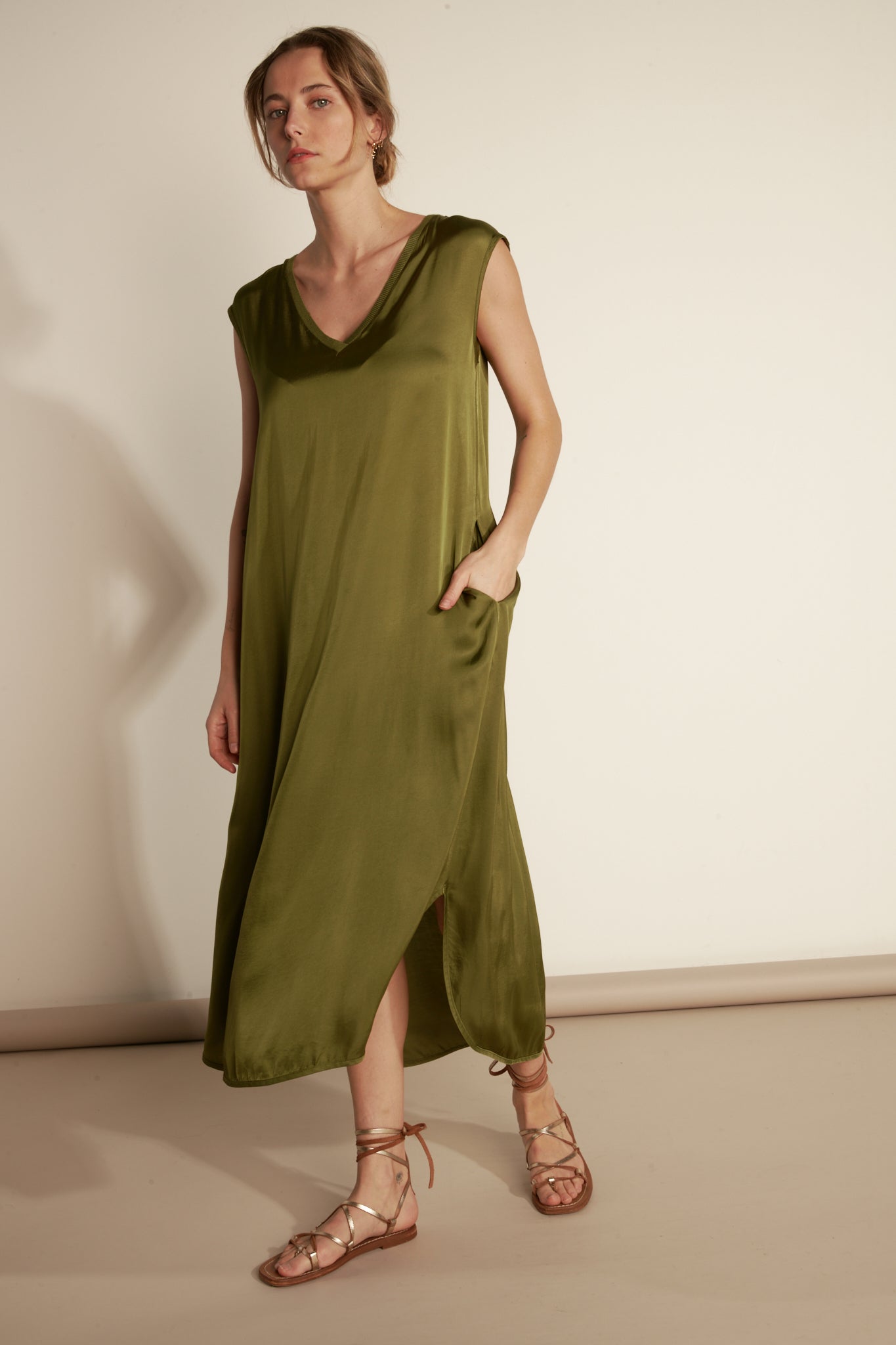 LIQUETTE SILKY MIDI DRESS (FA651A05Q) - KHAKI