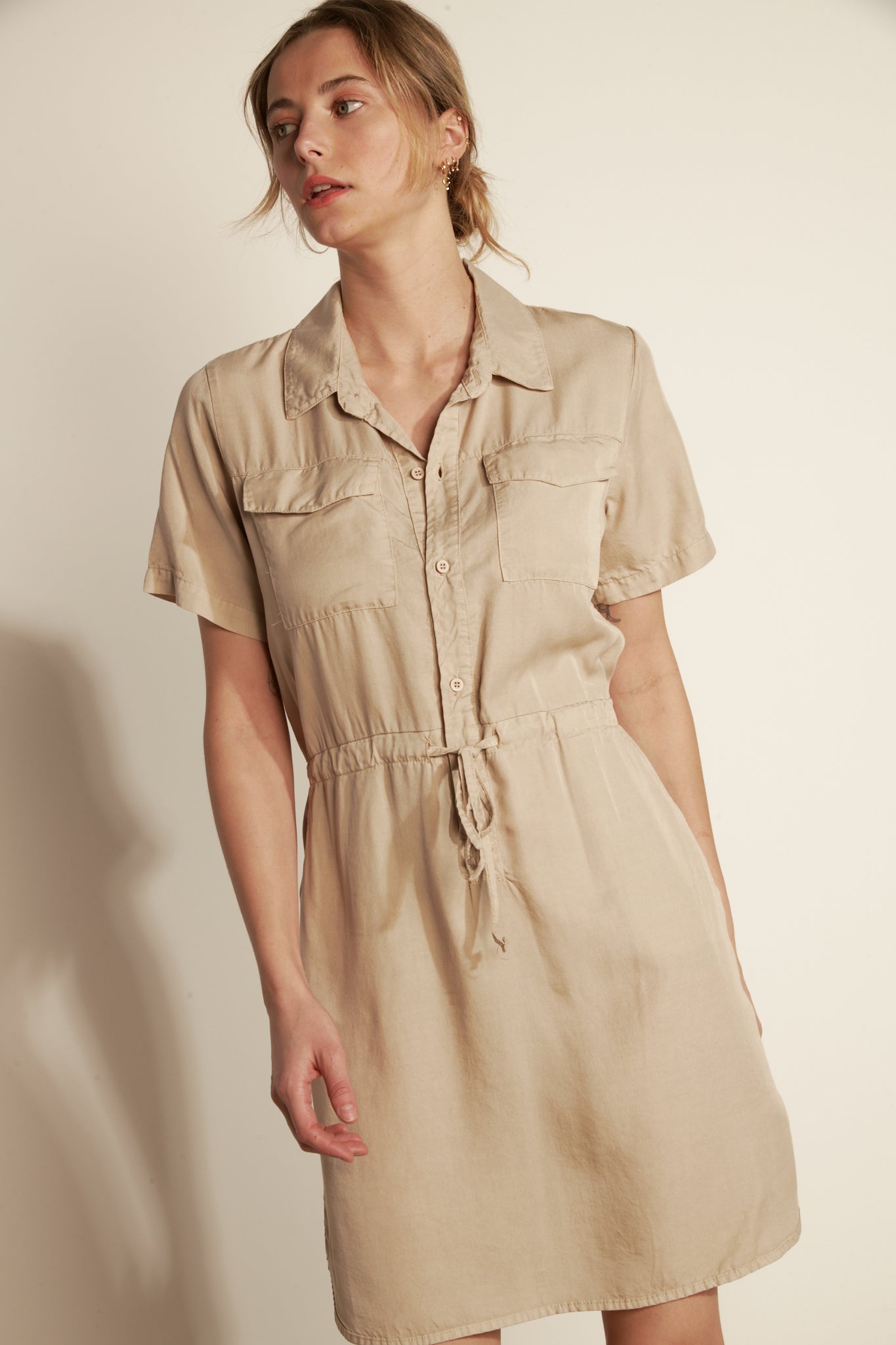 SHORT SLEEVE TENCEL DRESS - SAND