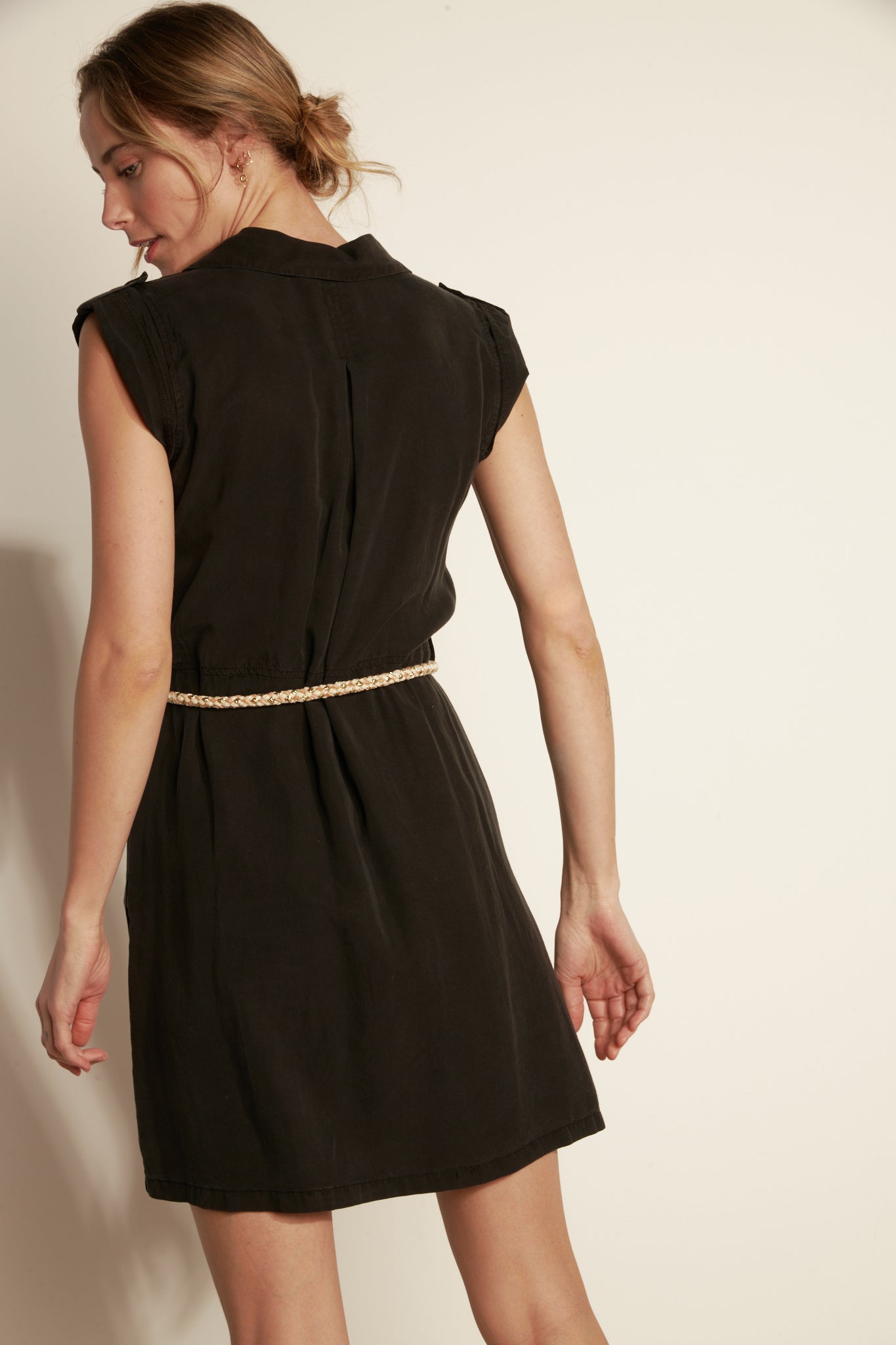 SLEEVELESS TENCEL DRESS - BLACK
