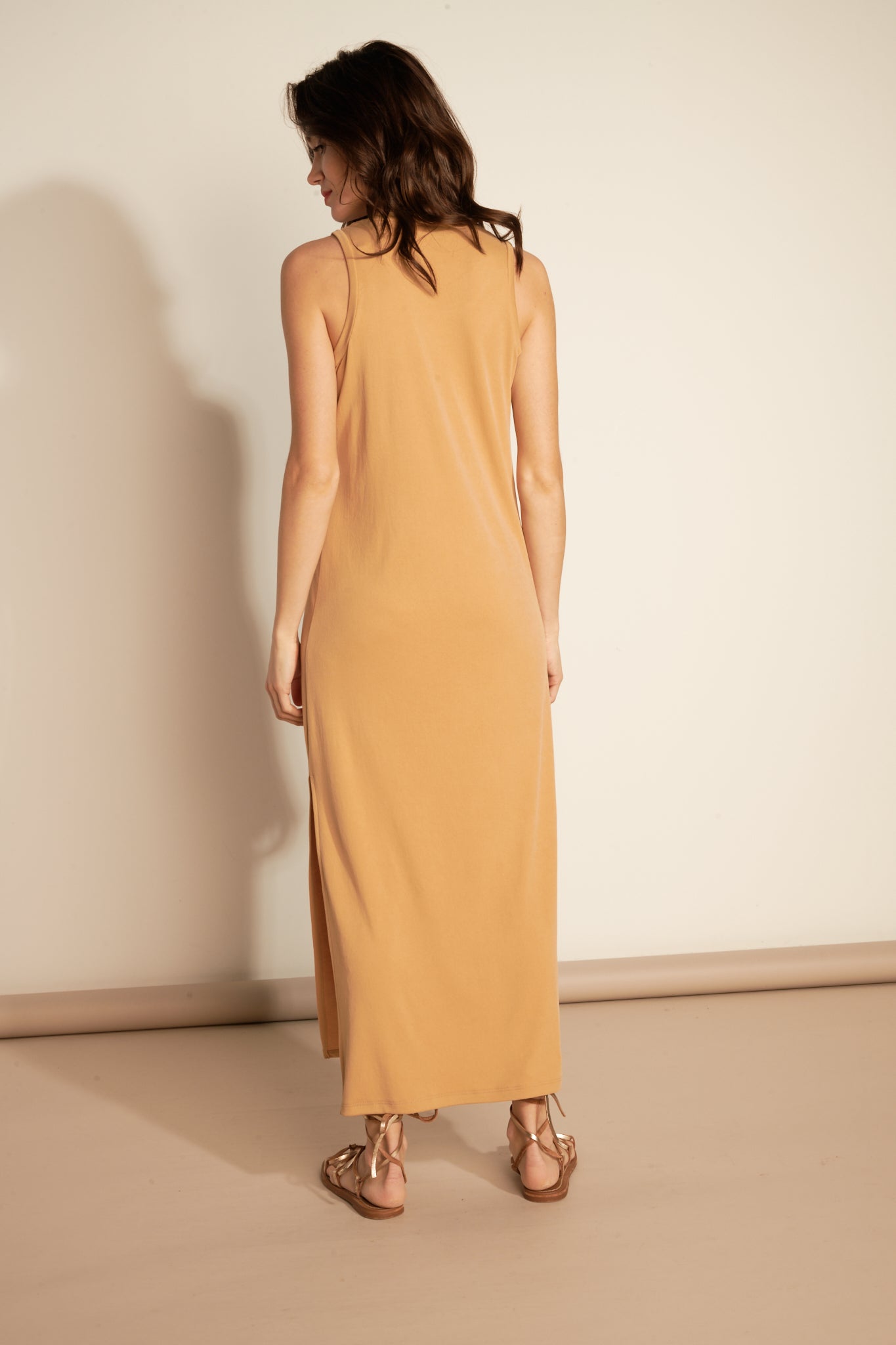 LONG FINE TANK DRESS MODAL SIDE - CAMEL