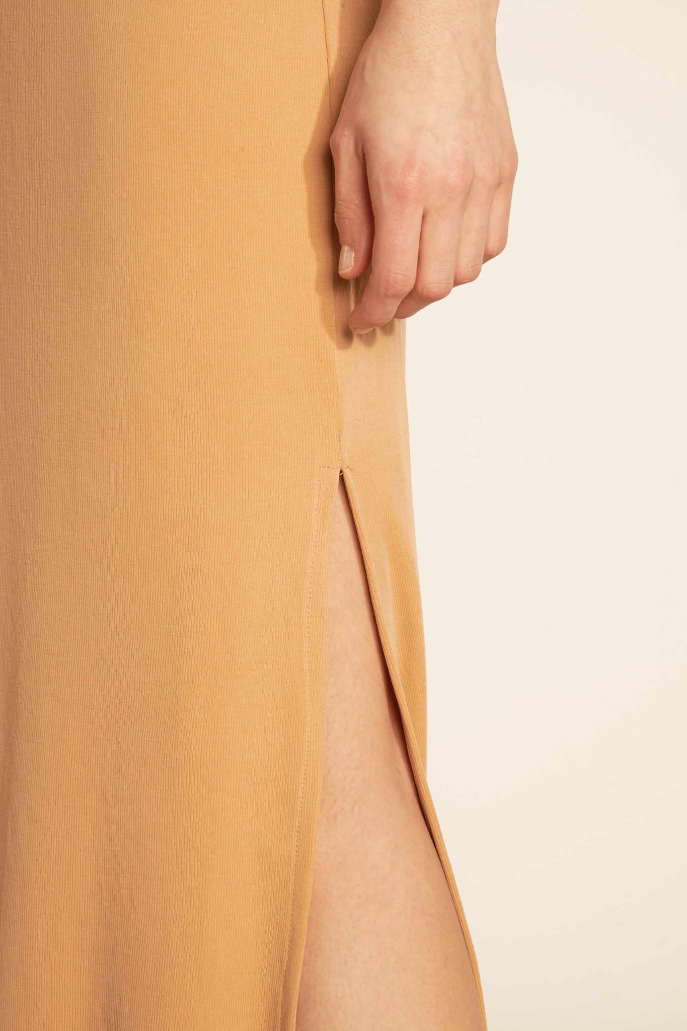 LONG FINE TANK DRESS MODAL SIDE - CAMEL