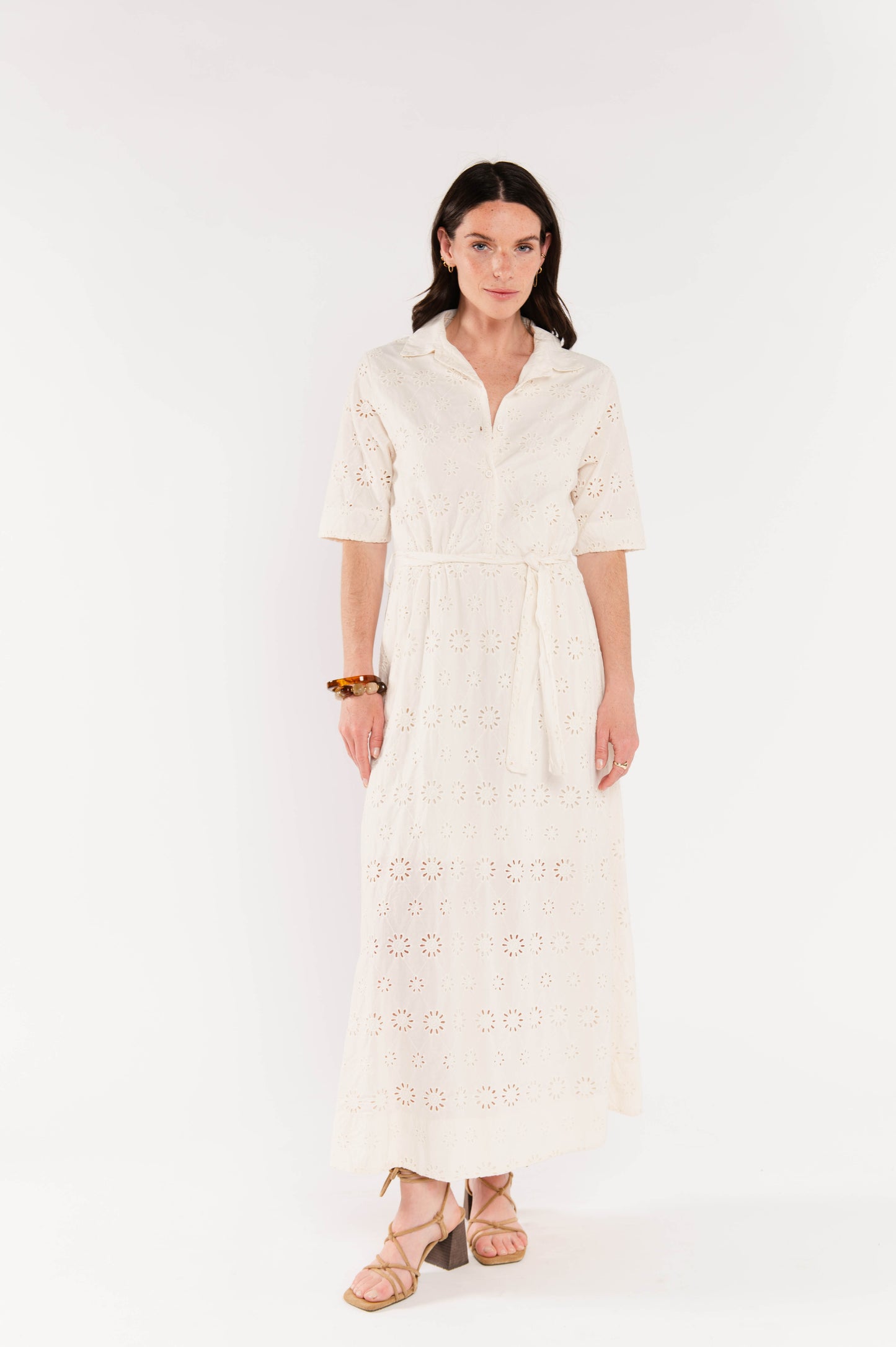 ROBE BRODÉE ÉNID ÉCRUE