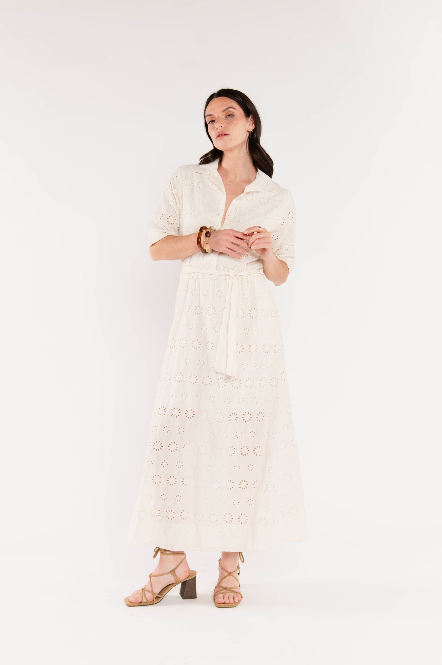 ROBE BRODÉE ÉNID ÉCRUE