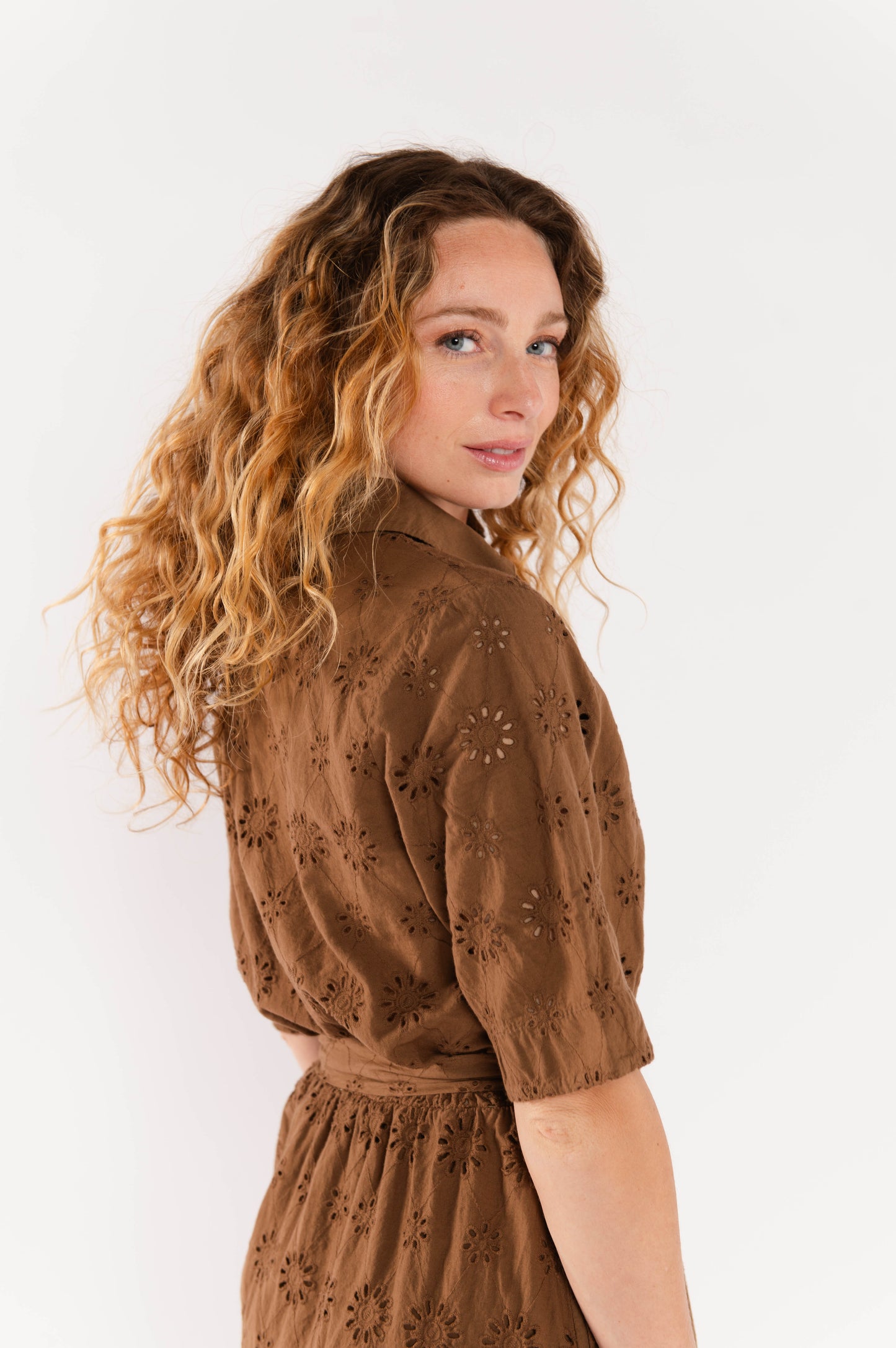 ROBE BRODÉE ÉNID MARRON