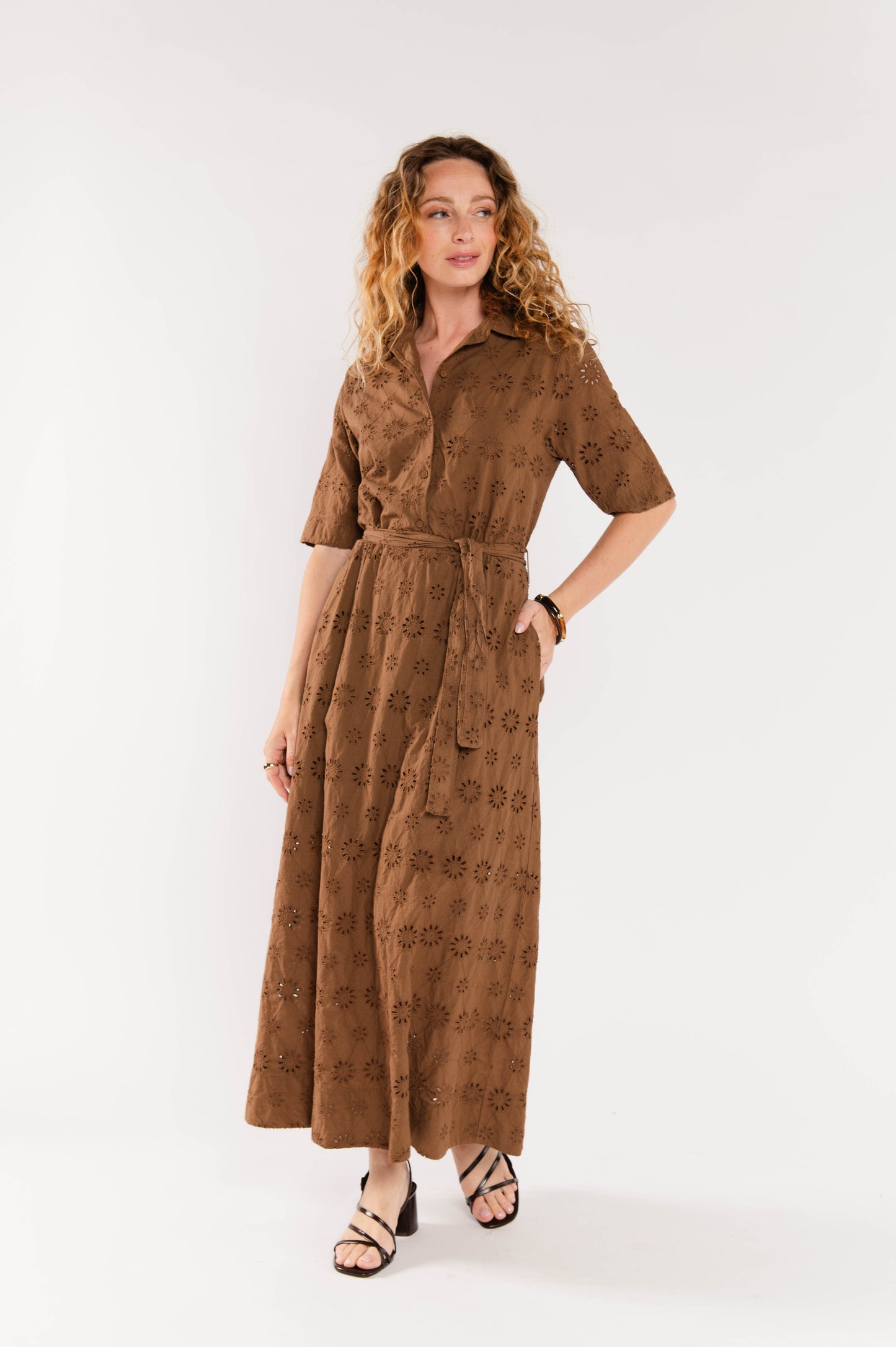 ROBE BRODÉE ÉNID MARRON