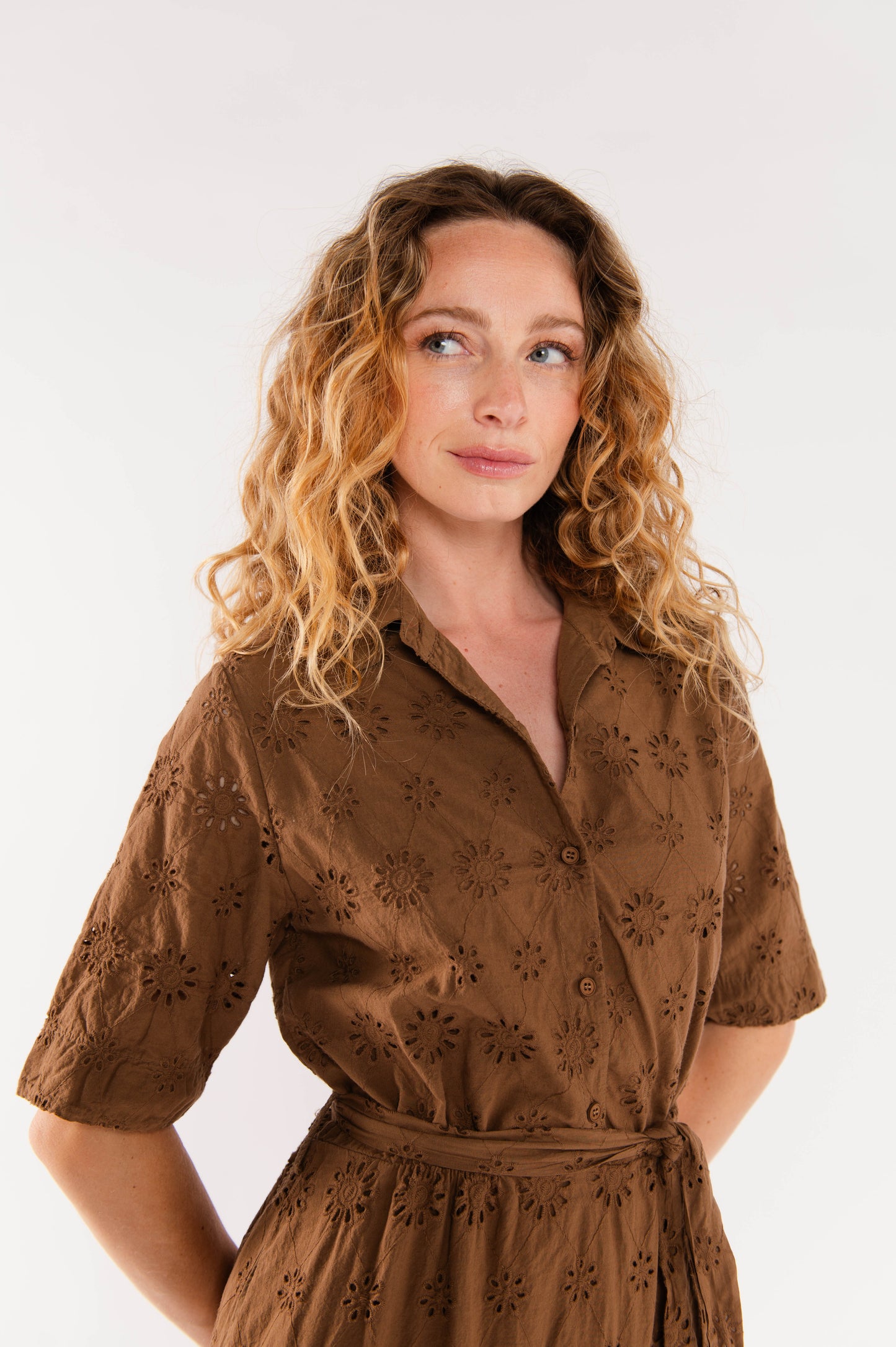 ROBE BRODÉE ÉNID MARRON