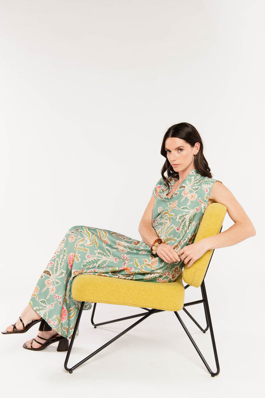 Robe longue Énya vert d'eau à imprimé floral, coupe fluide et féminine pour la saison estivale.