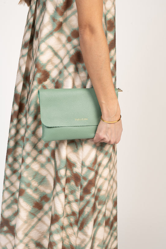 SAC POCHETTE EN CUIR FIORELLA VERT POUDRÉ