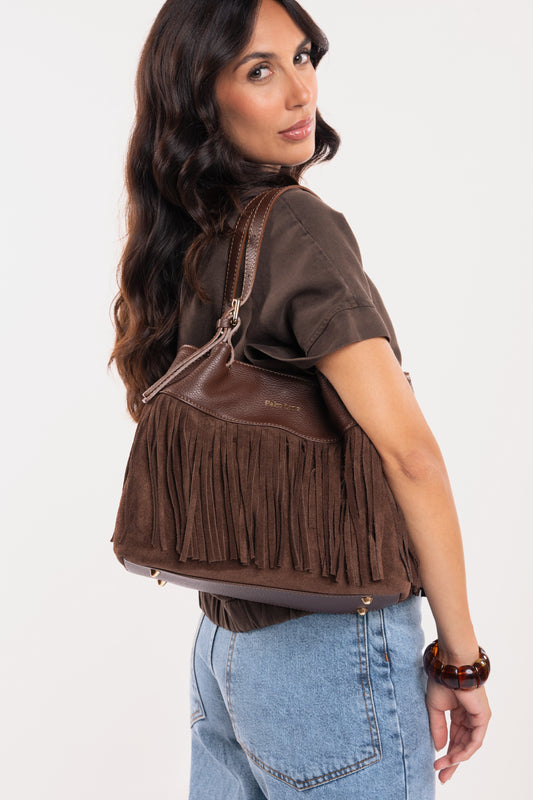 Sac en cuir à franges chocolat avec une veste sans manches marron 