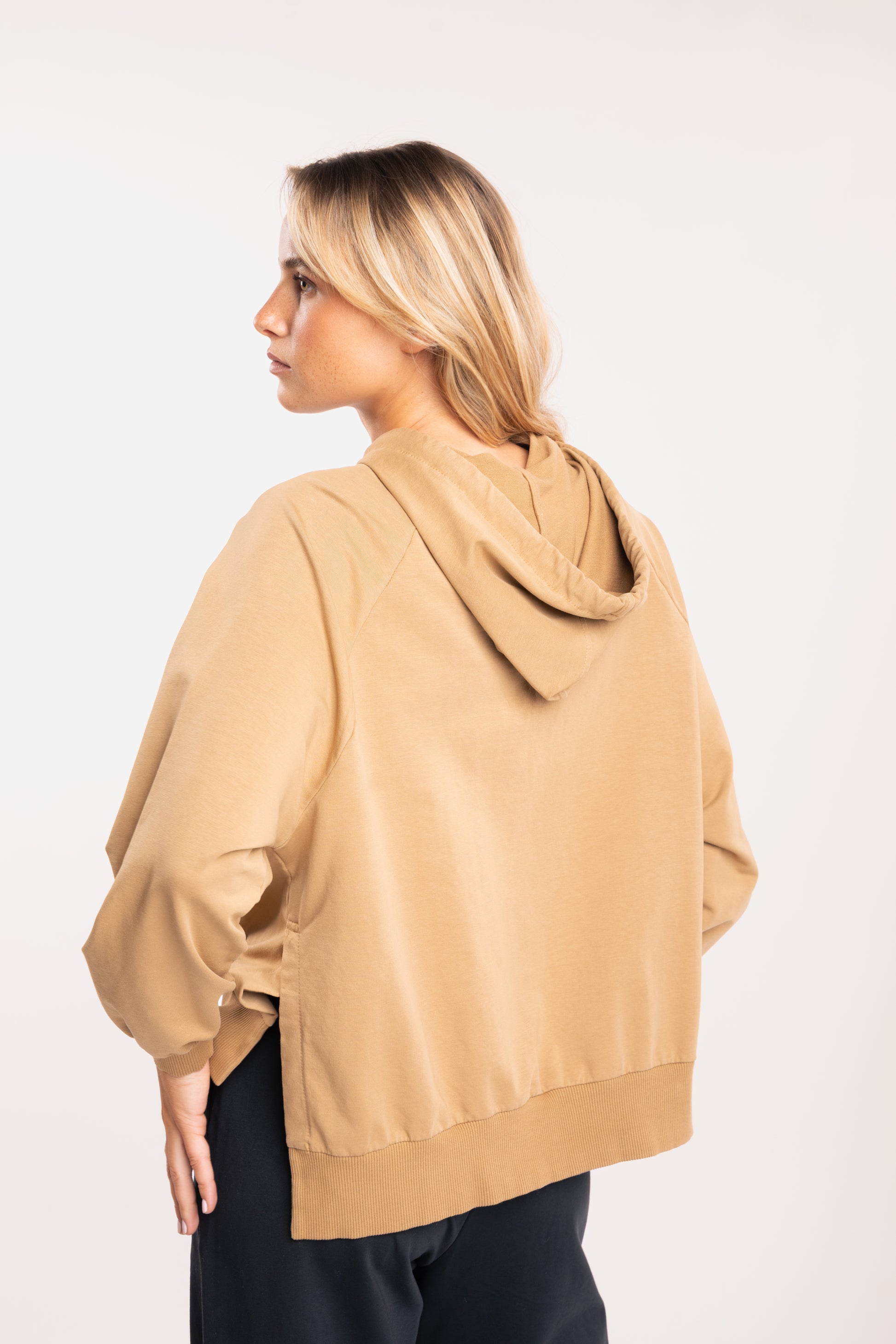 Sweat oversize camel de dos