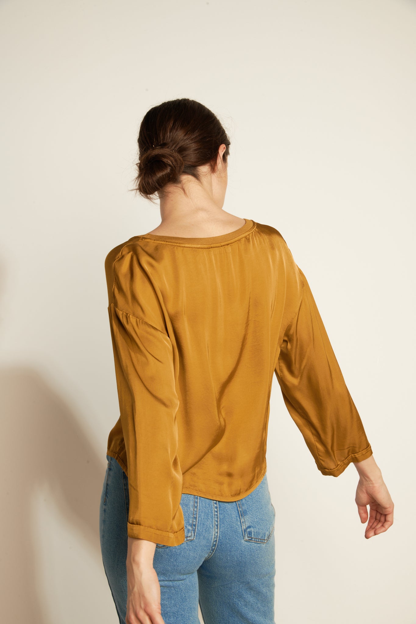 LOOSE SHORT TOP M 3/4 SILKY (FA718B05Q) - AMBER