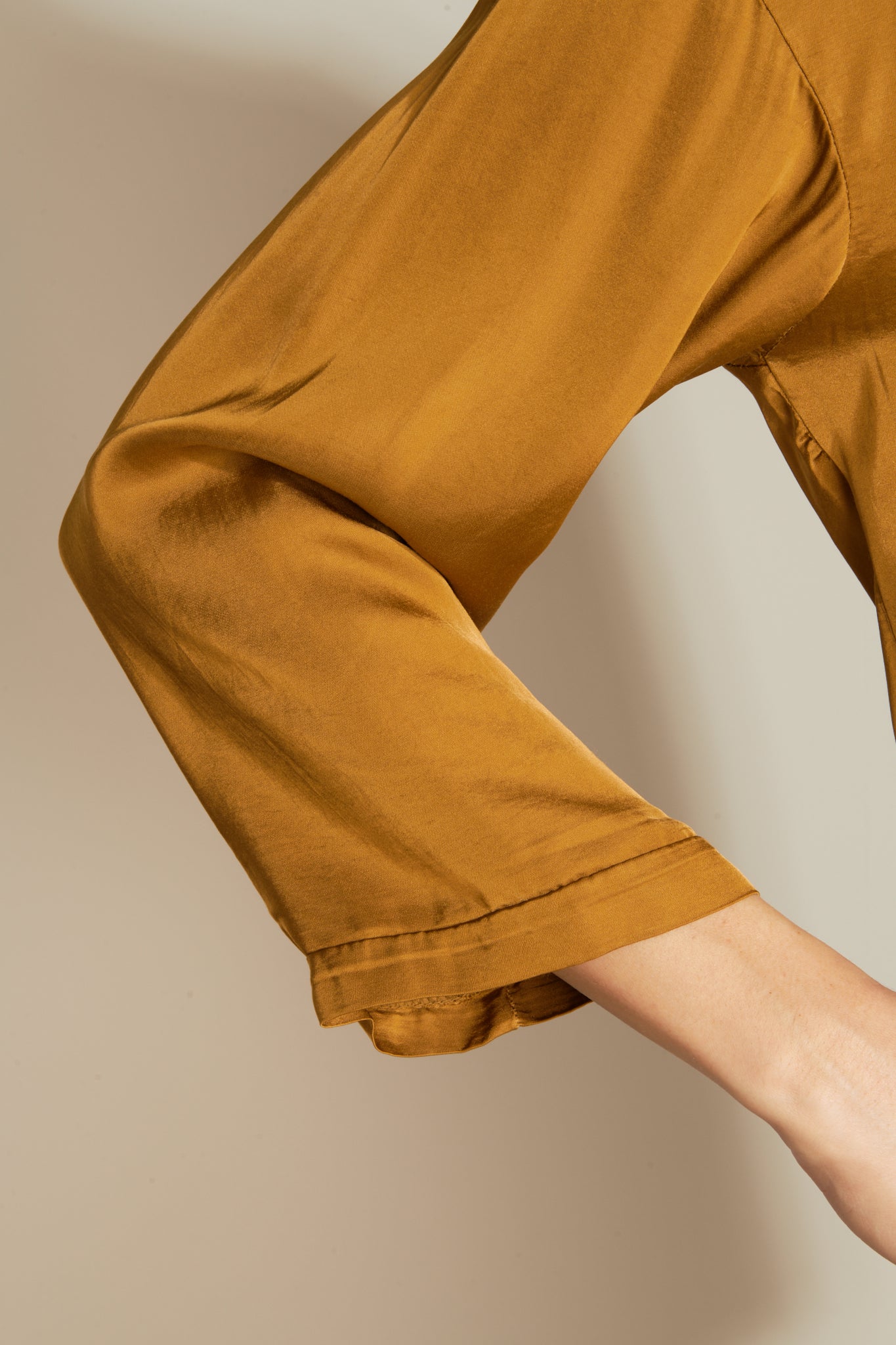 LOOSE SHORT TOP M 3/4 SILKY (FA718B05Q) - AMBER
