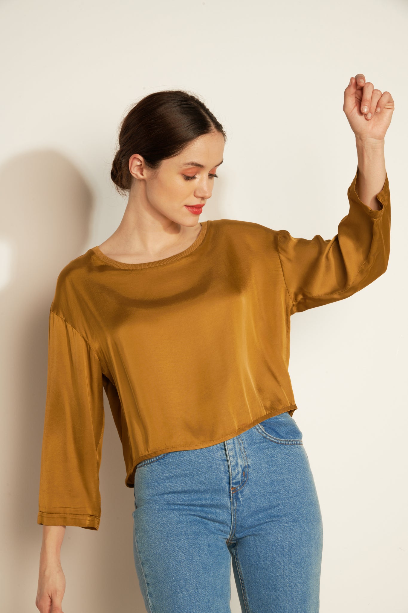 LOOSE SHORT TOP M 3/4 SILKY (FA718B05Q) - AMBER