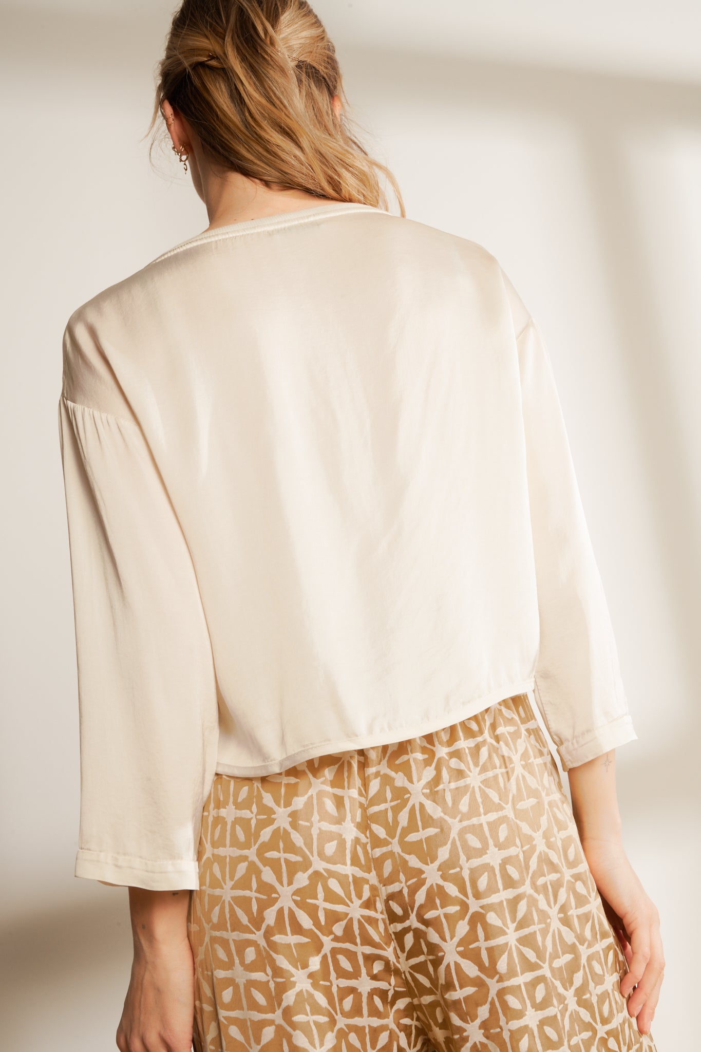 LOOSE SHORT TOP M 3/4 SILKY (FA718B05Q) - NATURAL