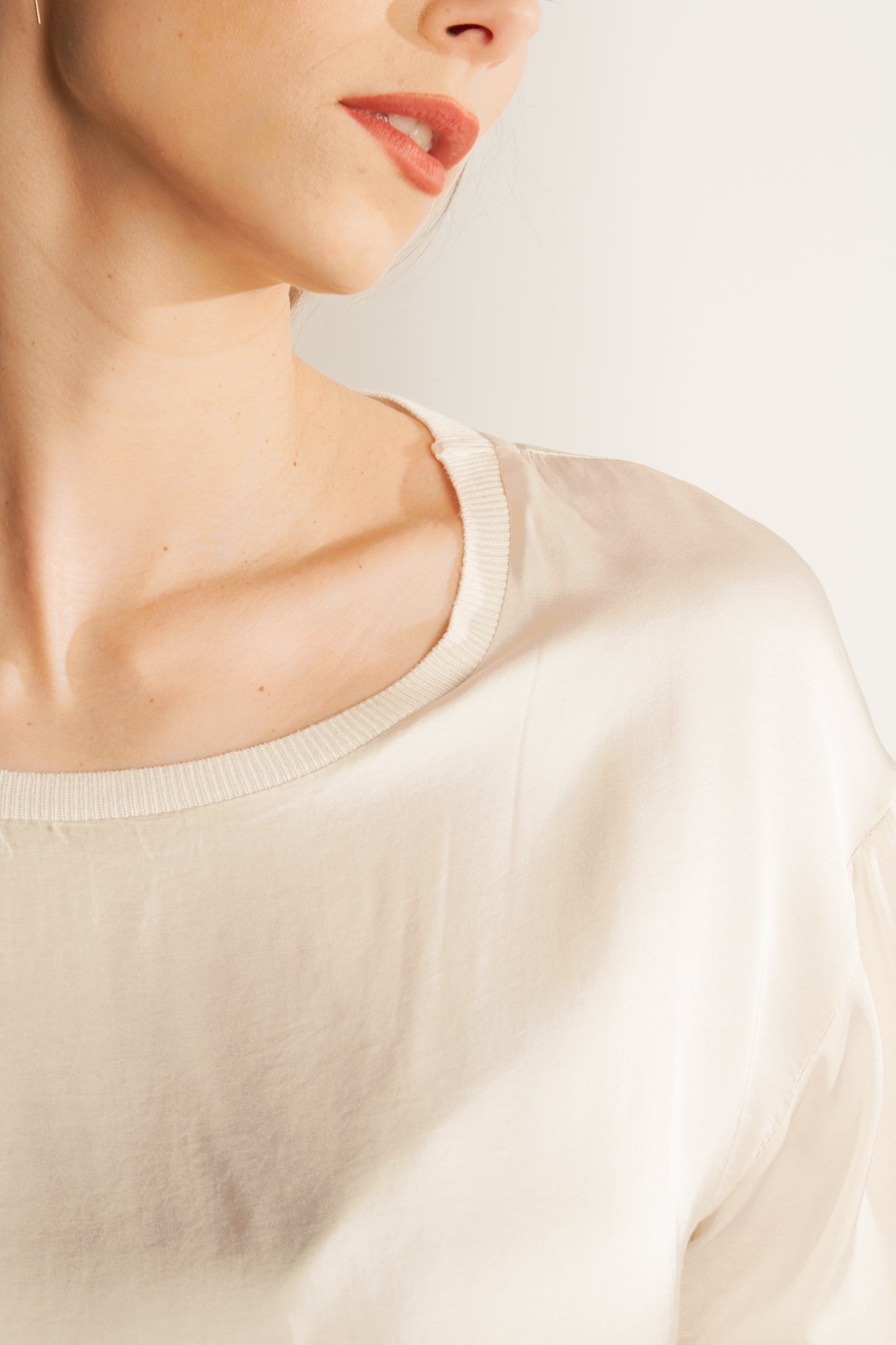 LOOSE SHORT TOP M 3/4 SILKY (FA718B05Q) - NATURAL