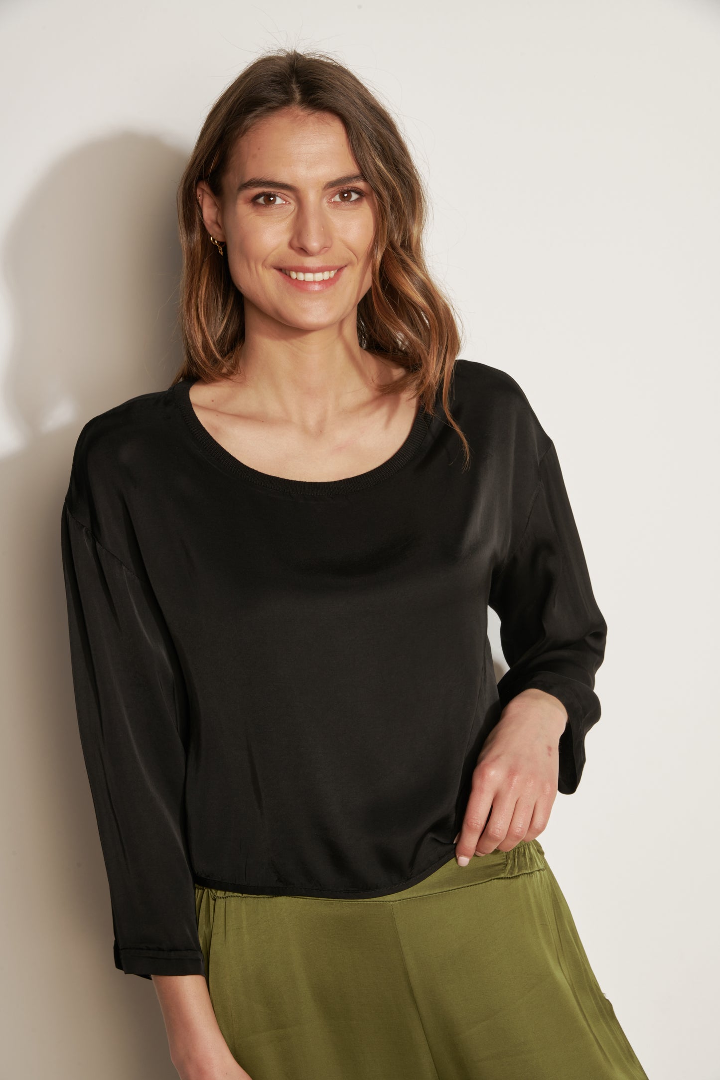 BLACK ASSYLE SHORT TOP