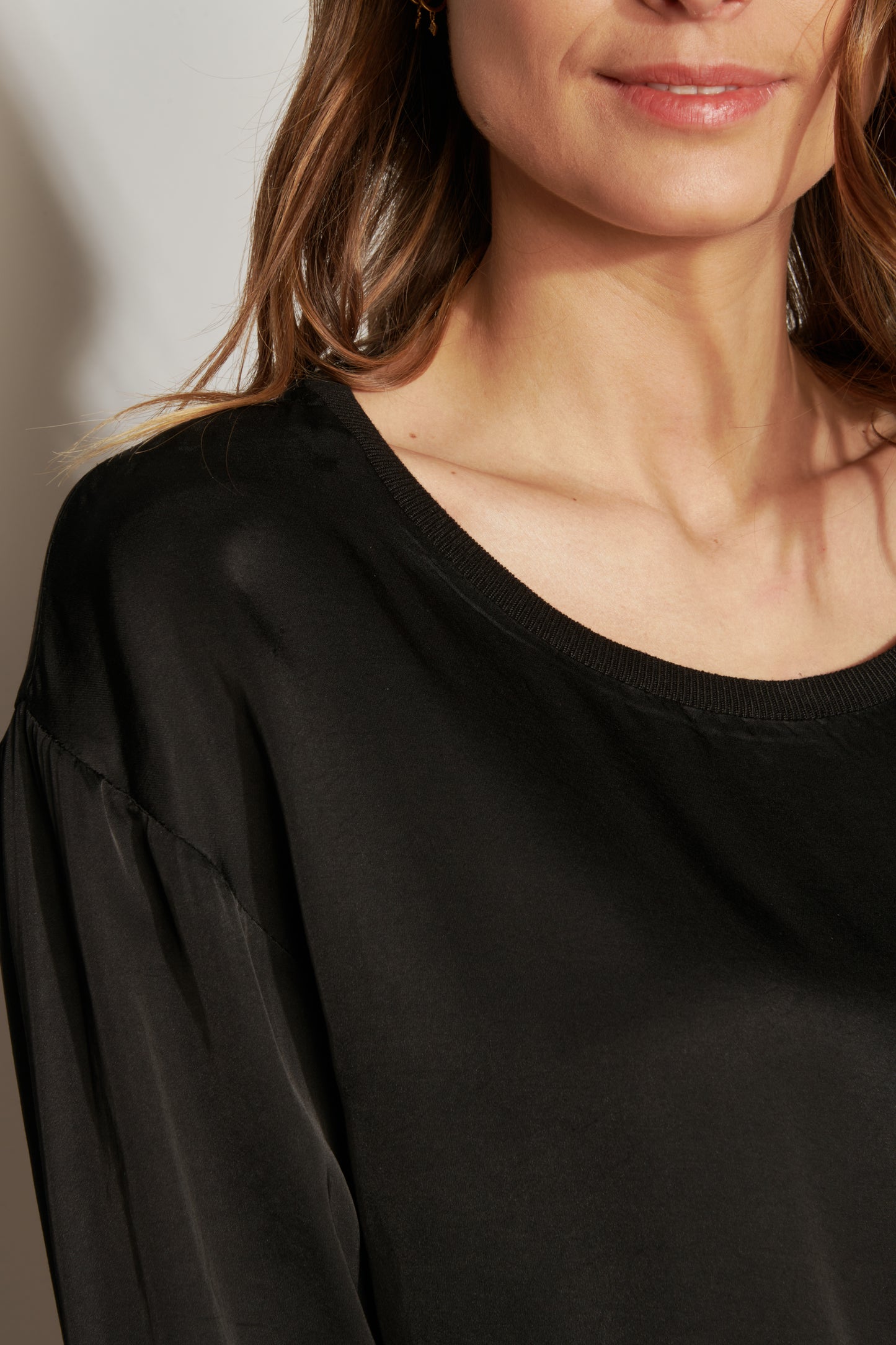 BLACK ASSYLE SHORT TOP