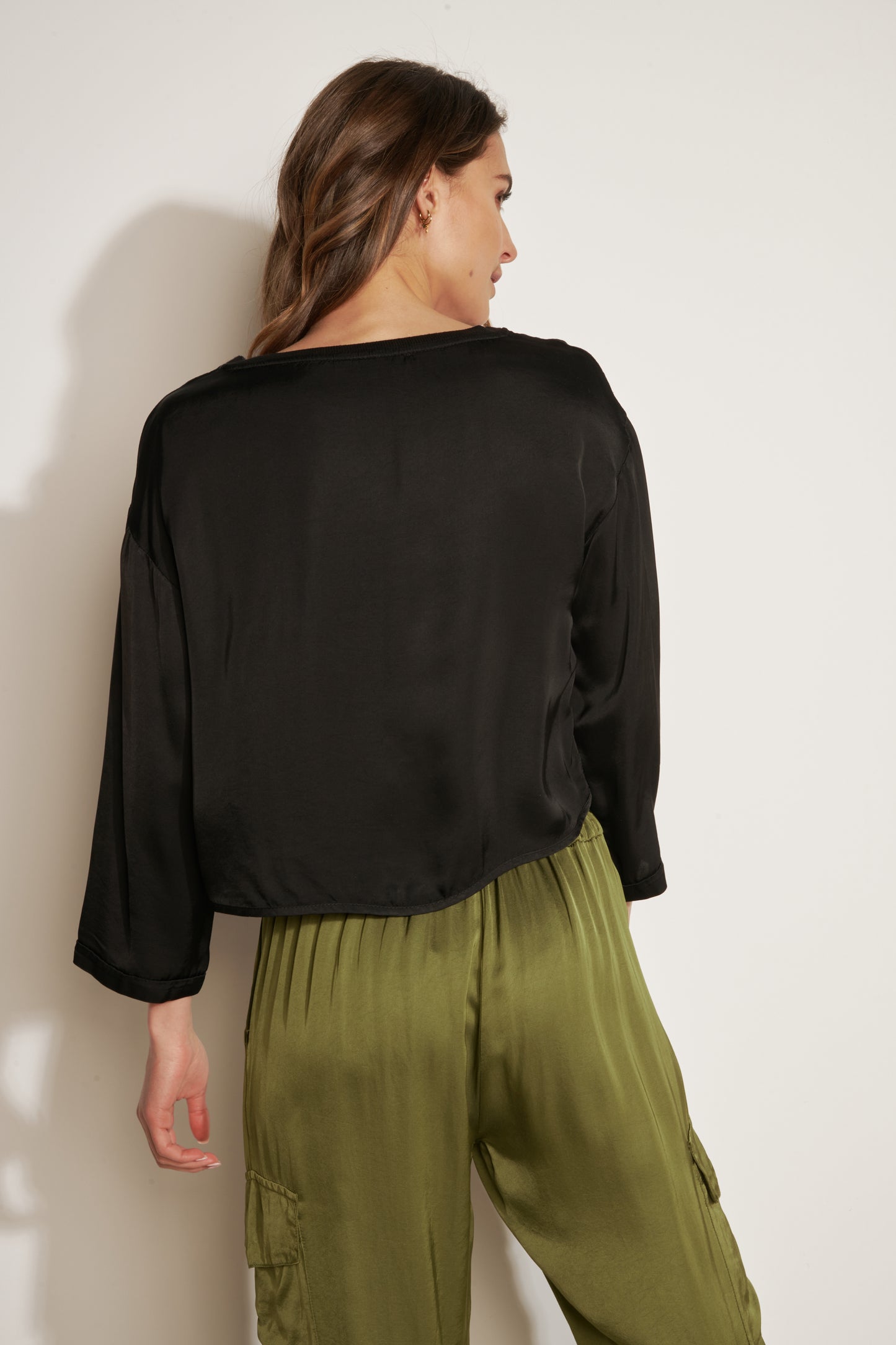 BLACK ASSYLE SHORT TOP