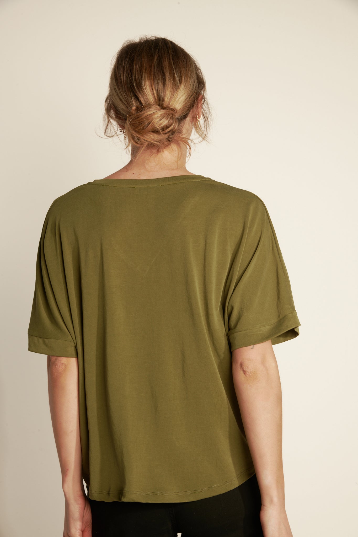 AMLE V-NECK MODAL TOP - OLIVE