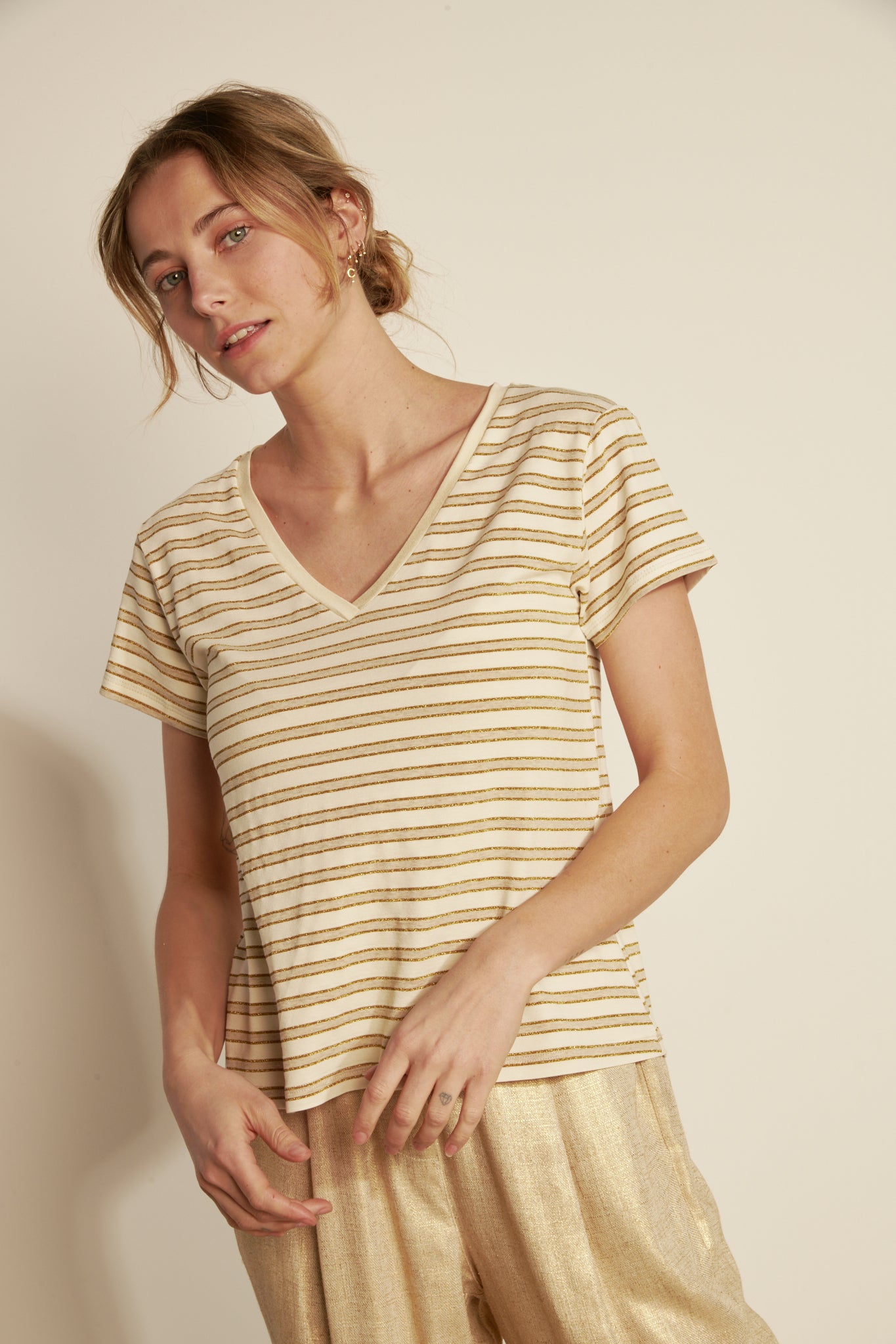 V-NECK STRIPED JERSEY TEESHIRT - SAND