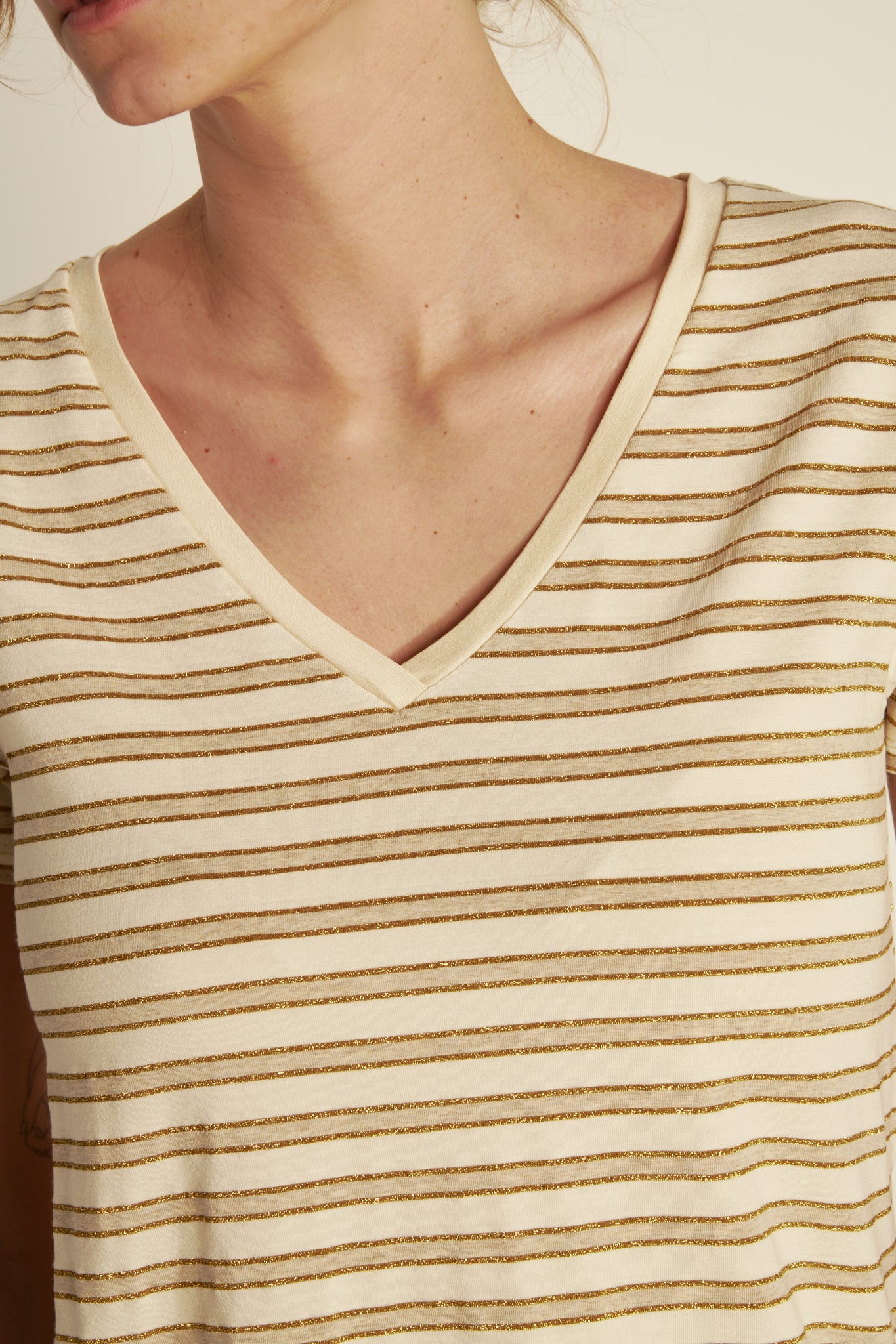 V-NECK STRIPED JERSEY TEESHIRT - SAND