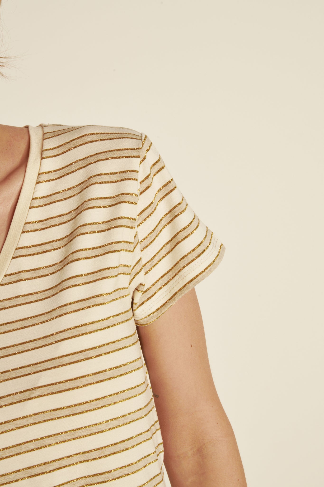 V-NECK STRIPED JERSEY TEESHIRT - SAND