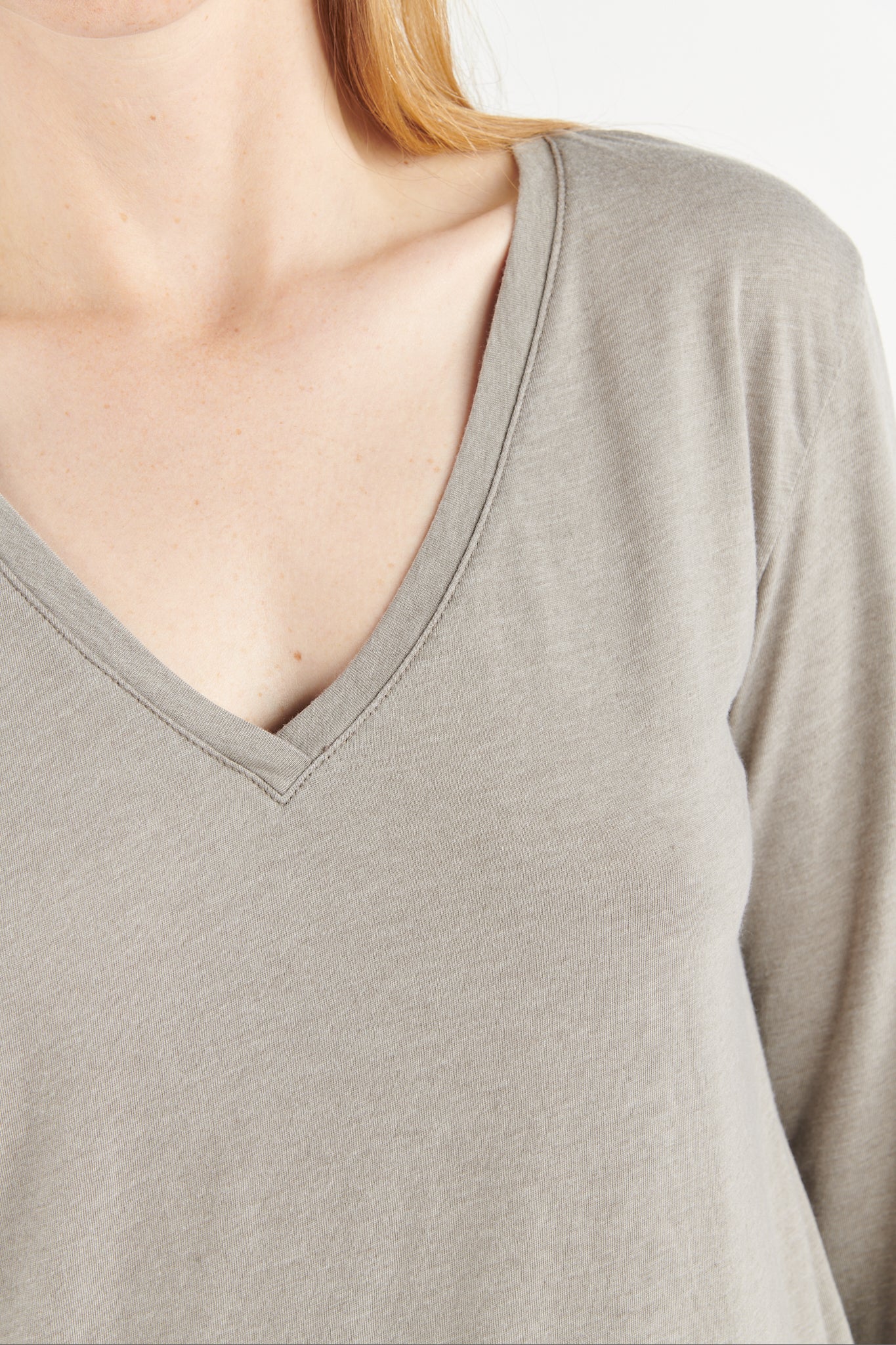 T-SHIRT COL V BARRY TAUPE