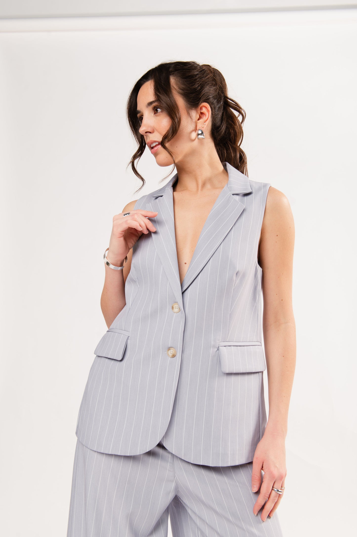 VESTE SANS MANCHES À RAYURES ÉVANGÉLINE GRIS
