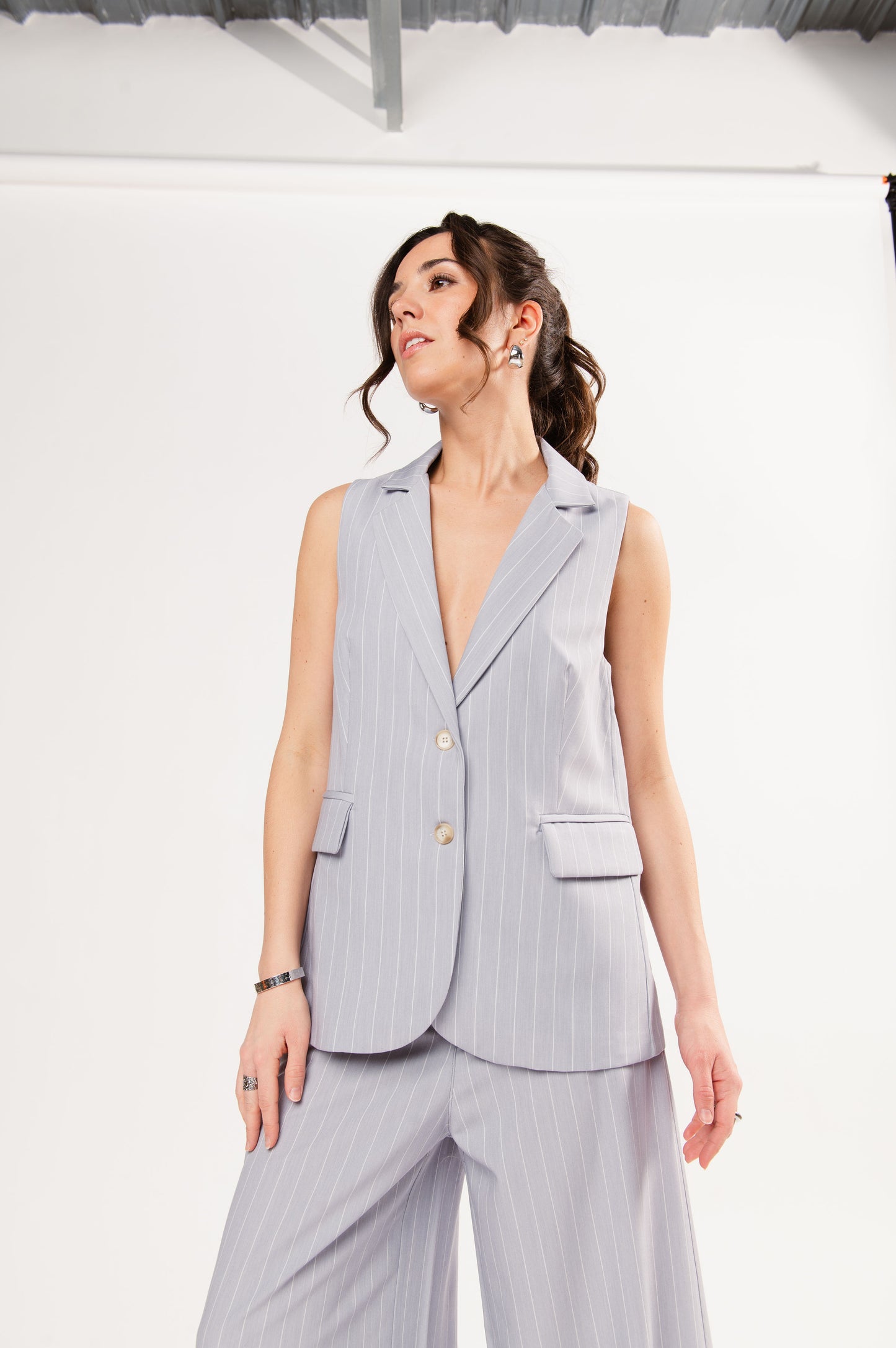 VESTE SANS MANCHES À RAYURES ÉVANGÉLINE GRIS