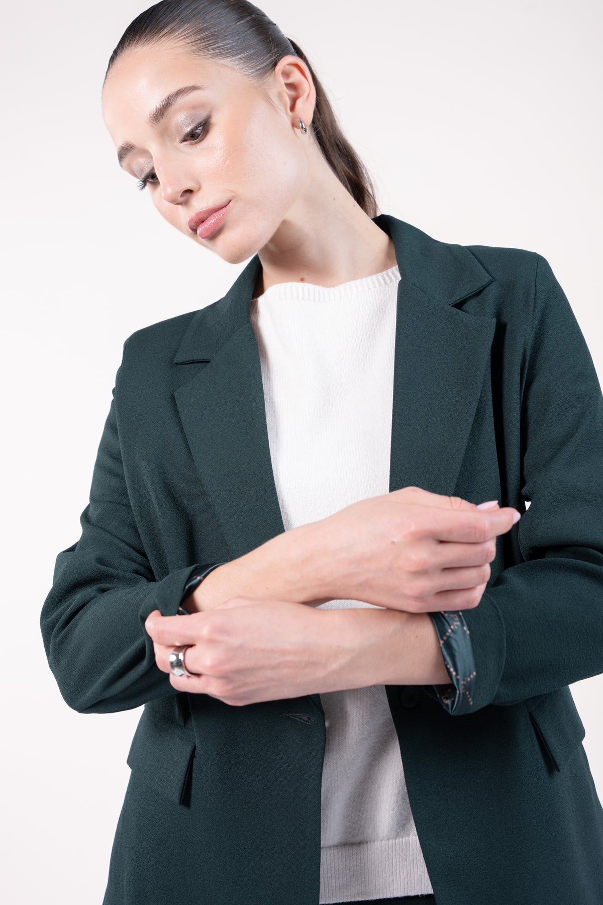 Blazer ample doublure PL vert et pull col rond ample sans manches naturel 