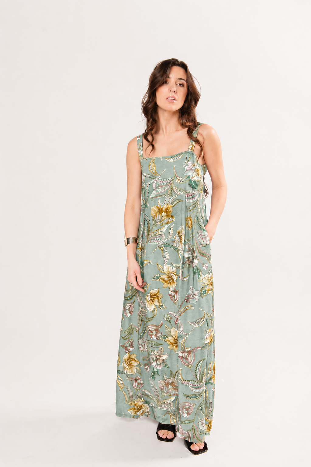 Robe longue à bretelles fleurie Felicia vert d'eau, coupe fluide et légère
